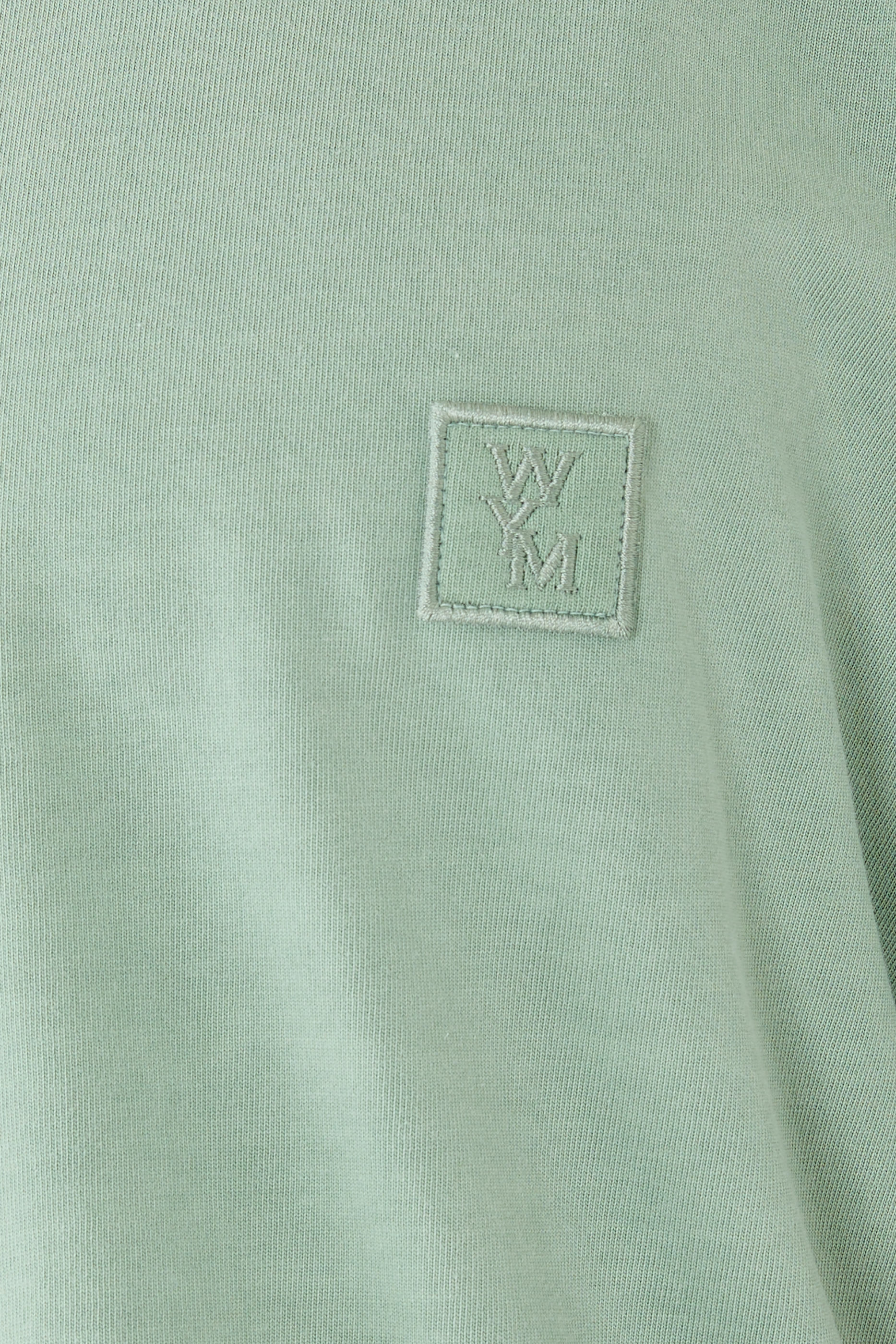 تيشيرت بشعار الماركة في الخلف قطن