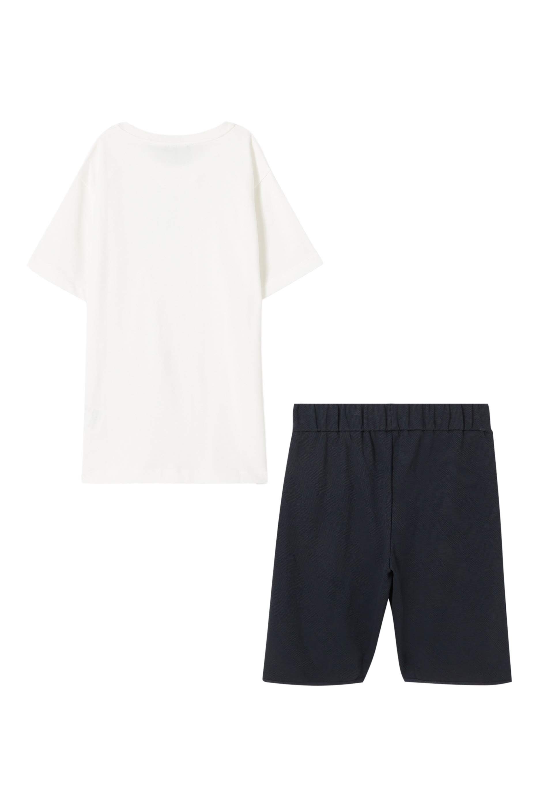 طقم تيشيرت وشورت بشعار الماركة للأطفال 