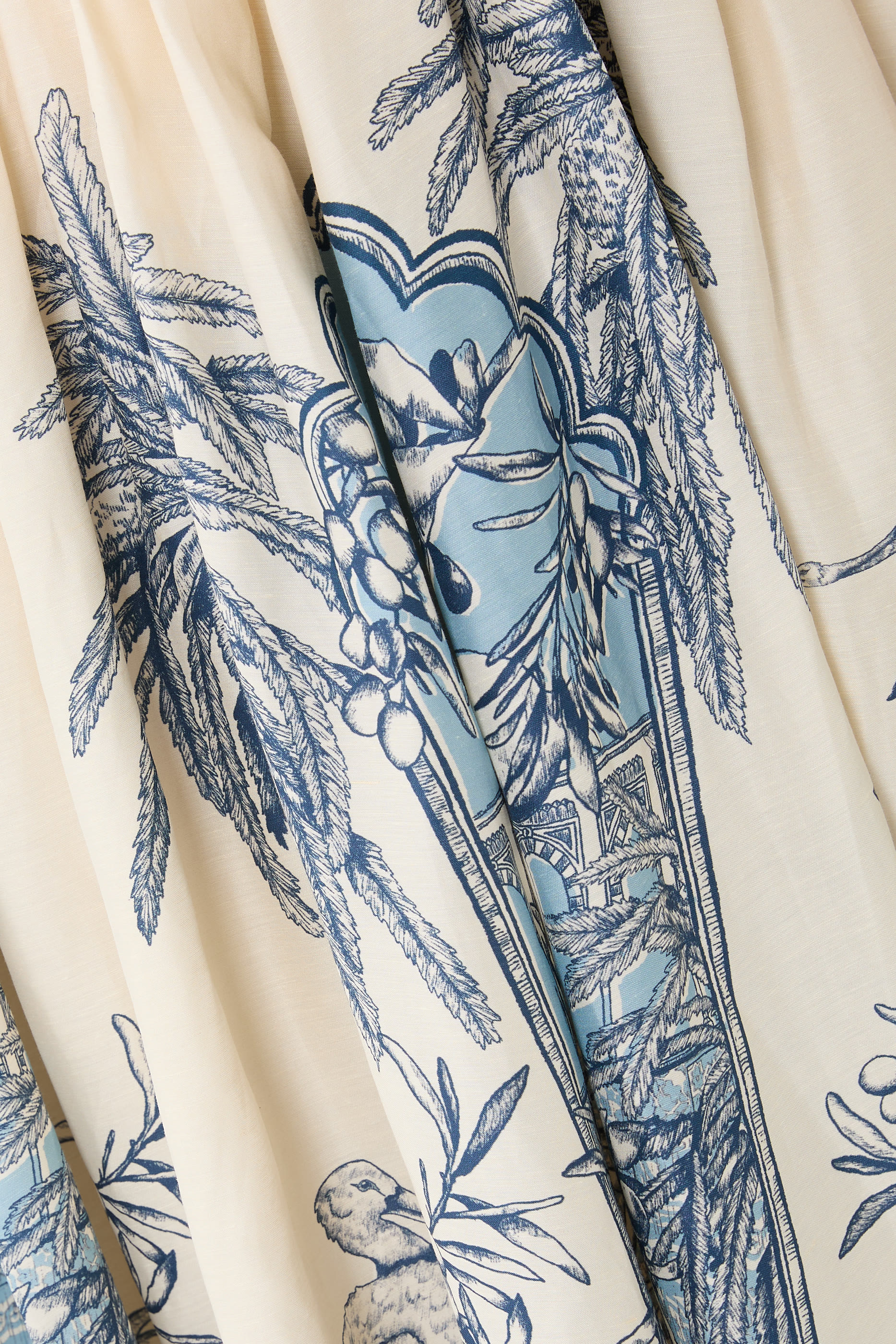 فستان رومانتيكا متوسط الطول بنمط مشد