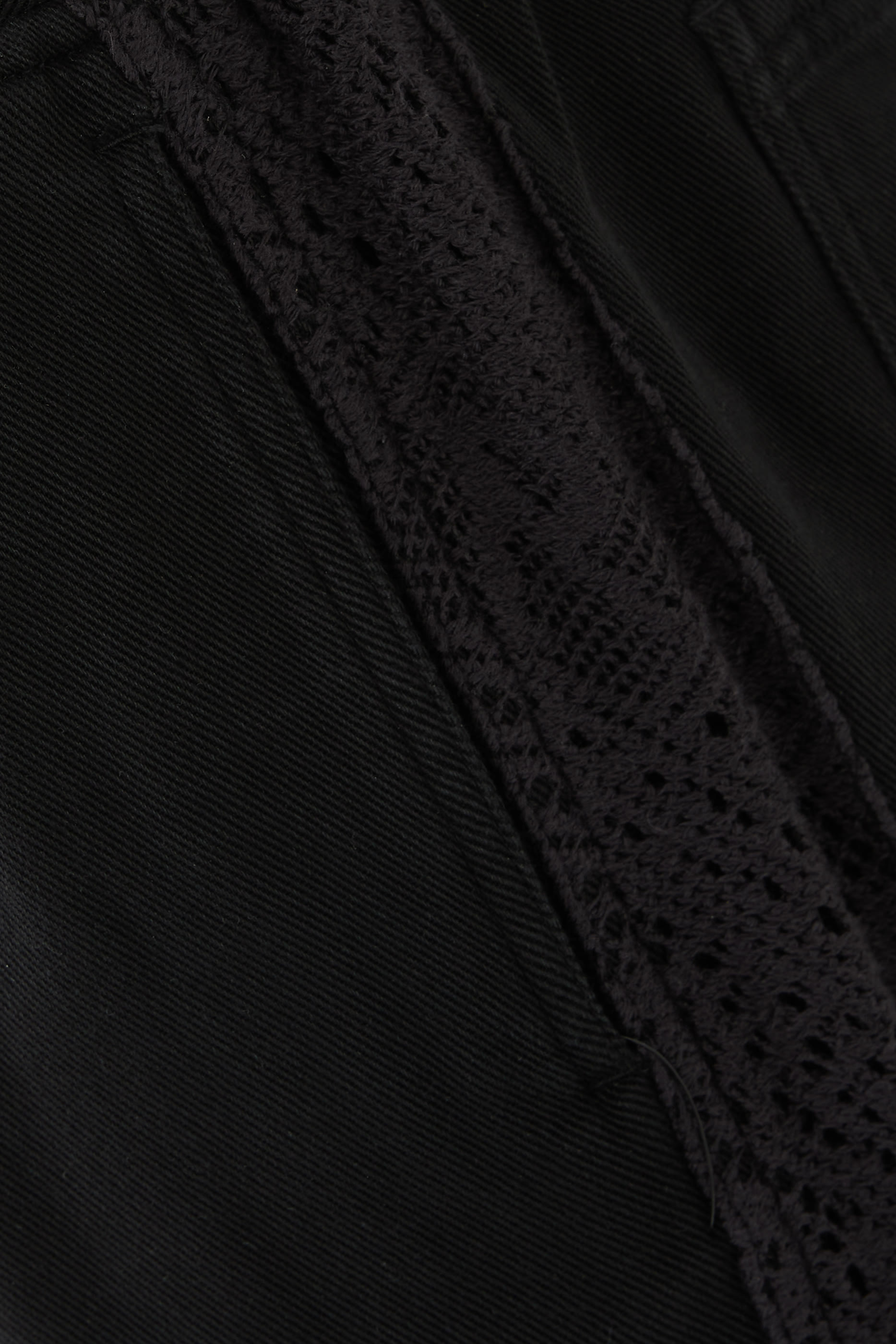 شورت بأقسام منسوجة