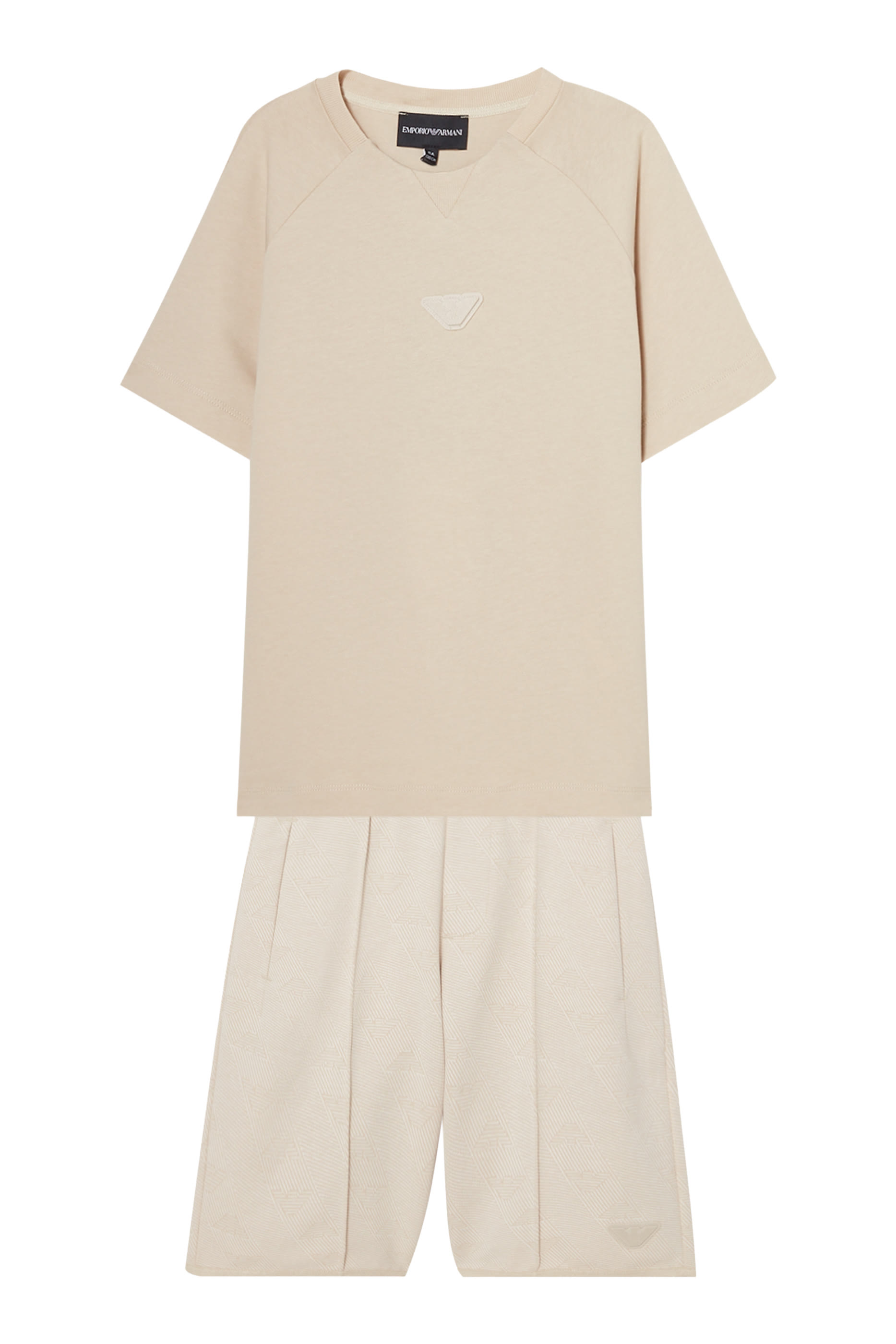 طقم تيشيرت وشورت بشعار الماركة للأطفال 