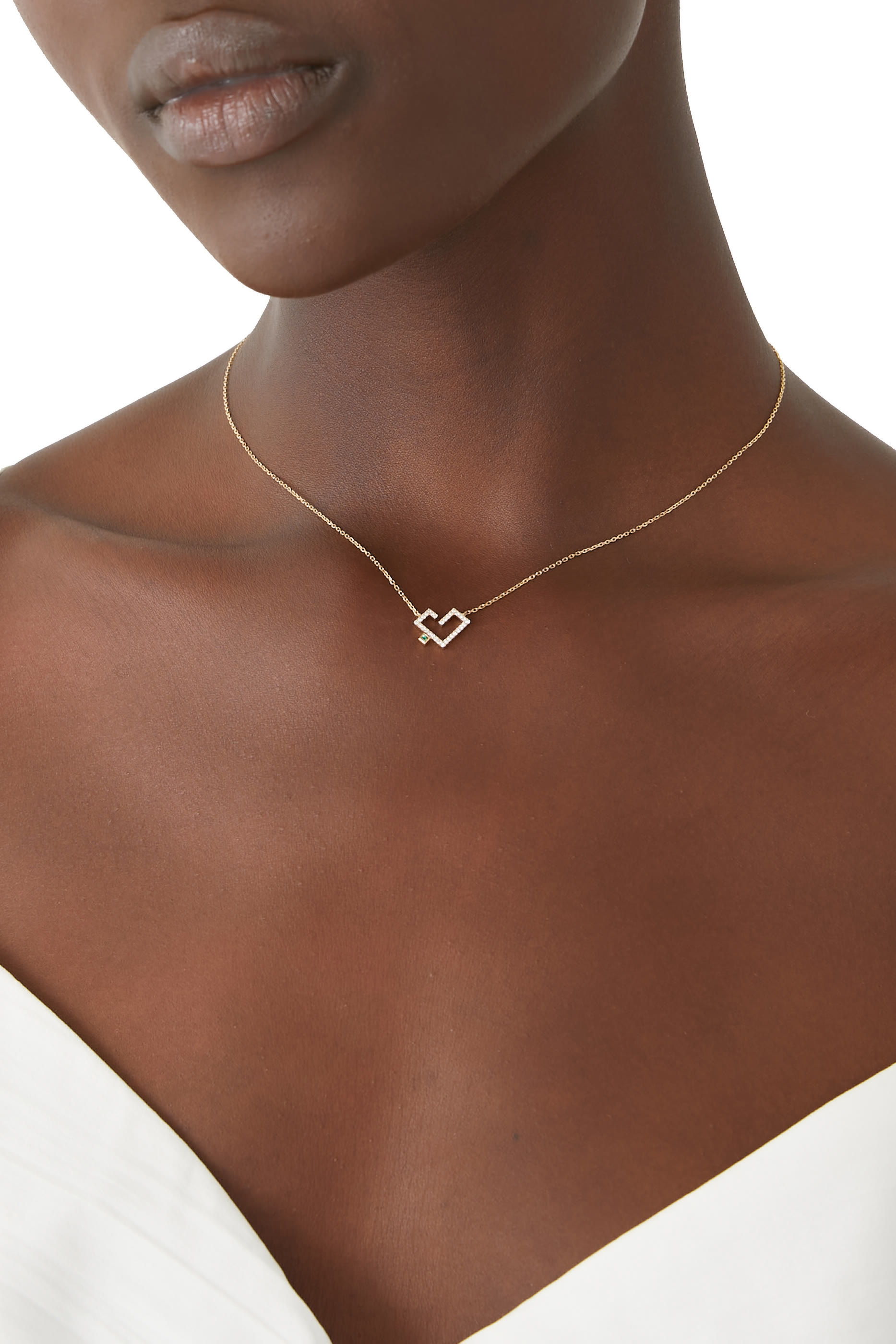 قلادة حب بدلاية على شكل قلب مرصعة بزمرد وماس ذهب أصفر عيار 18 