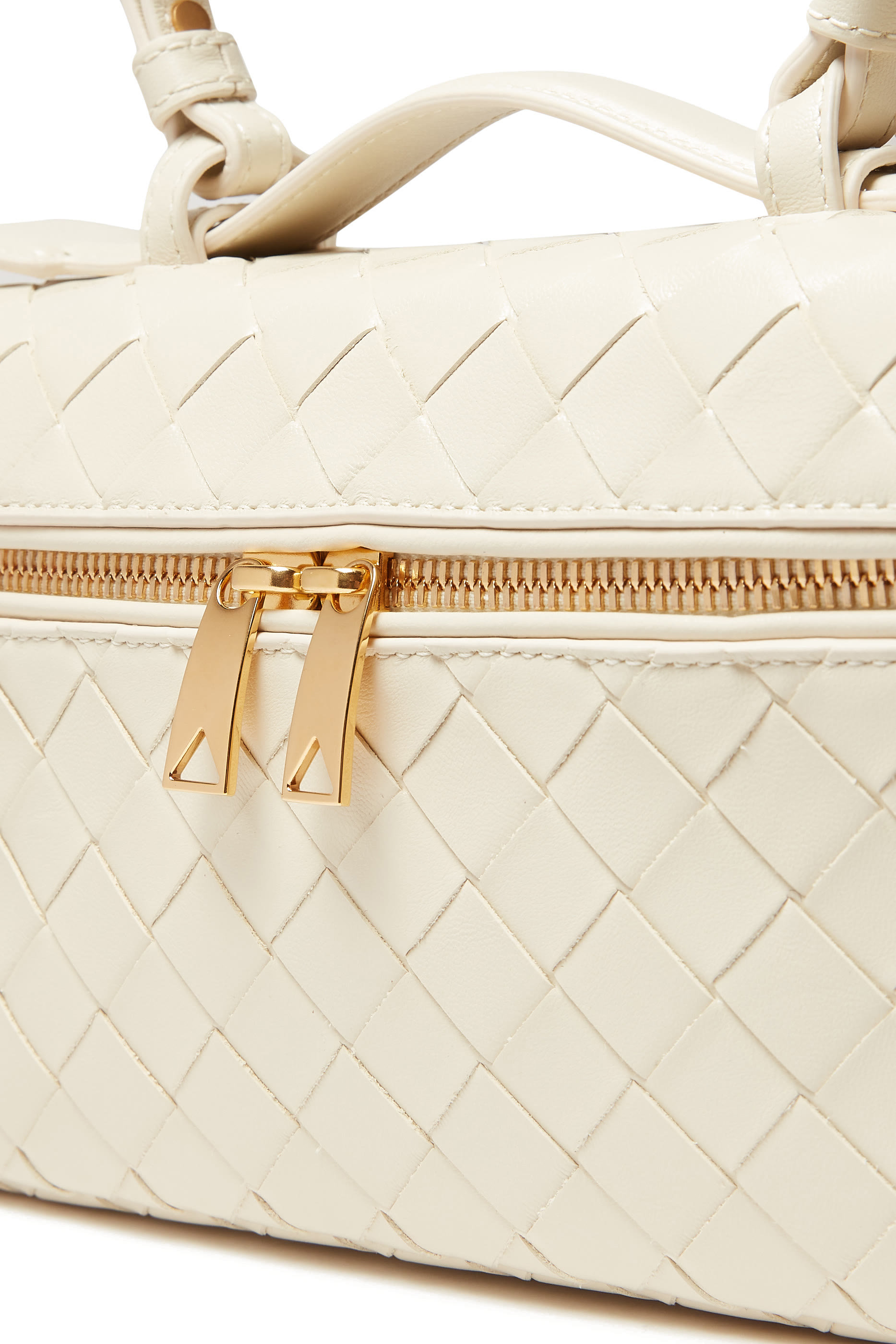 حقيبة مستحضرات تجميل بحمالة