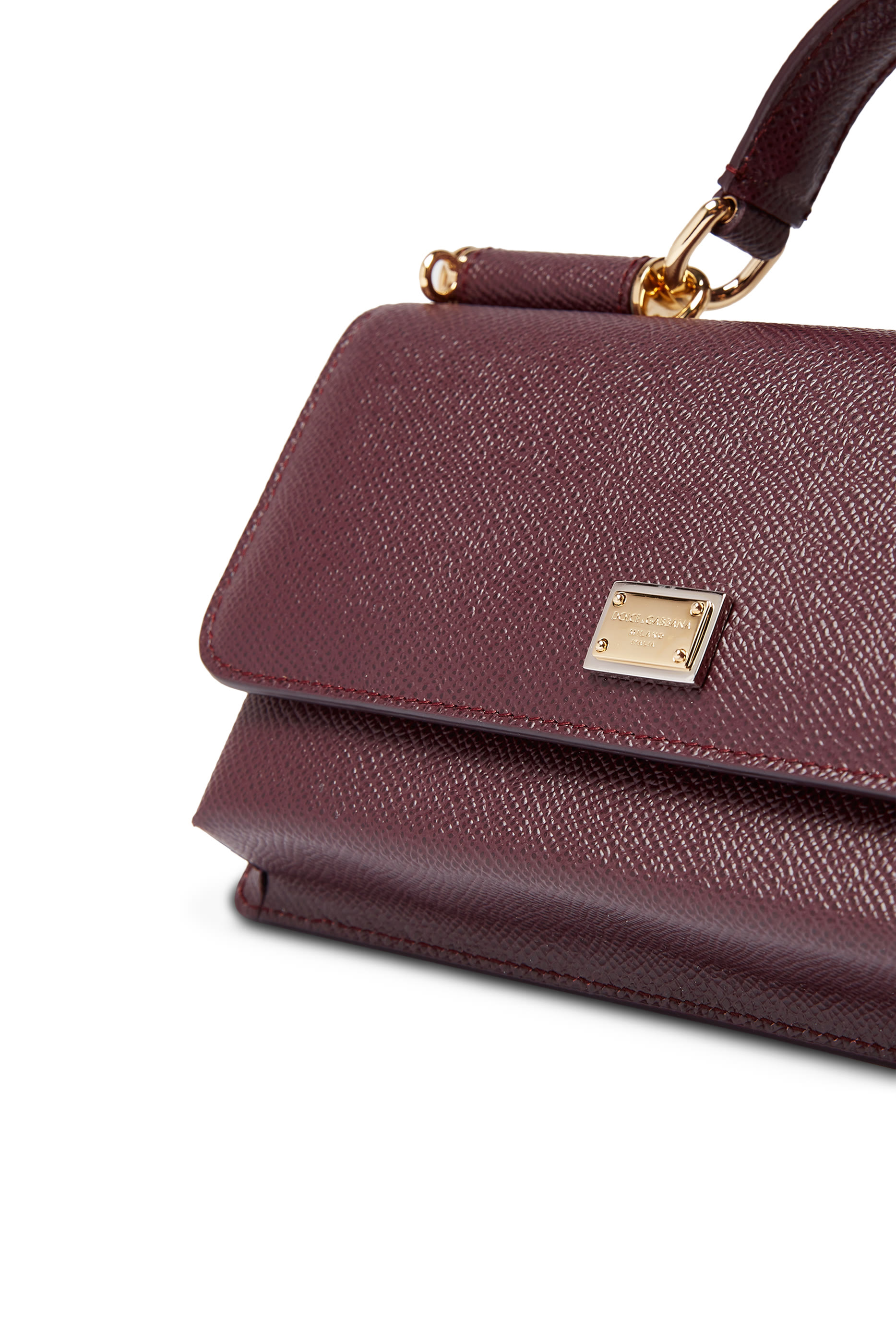 حقيبة صغيرة بشعار الماركة