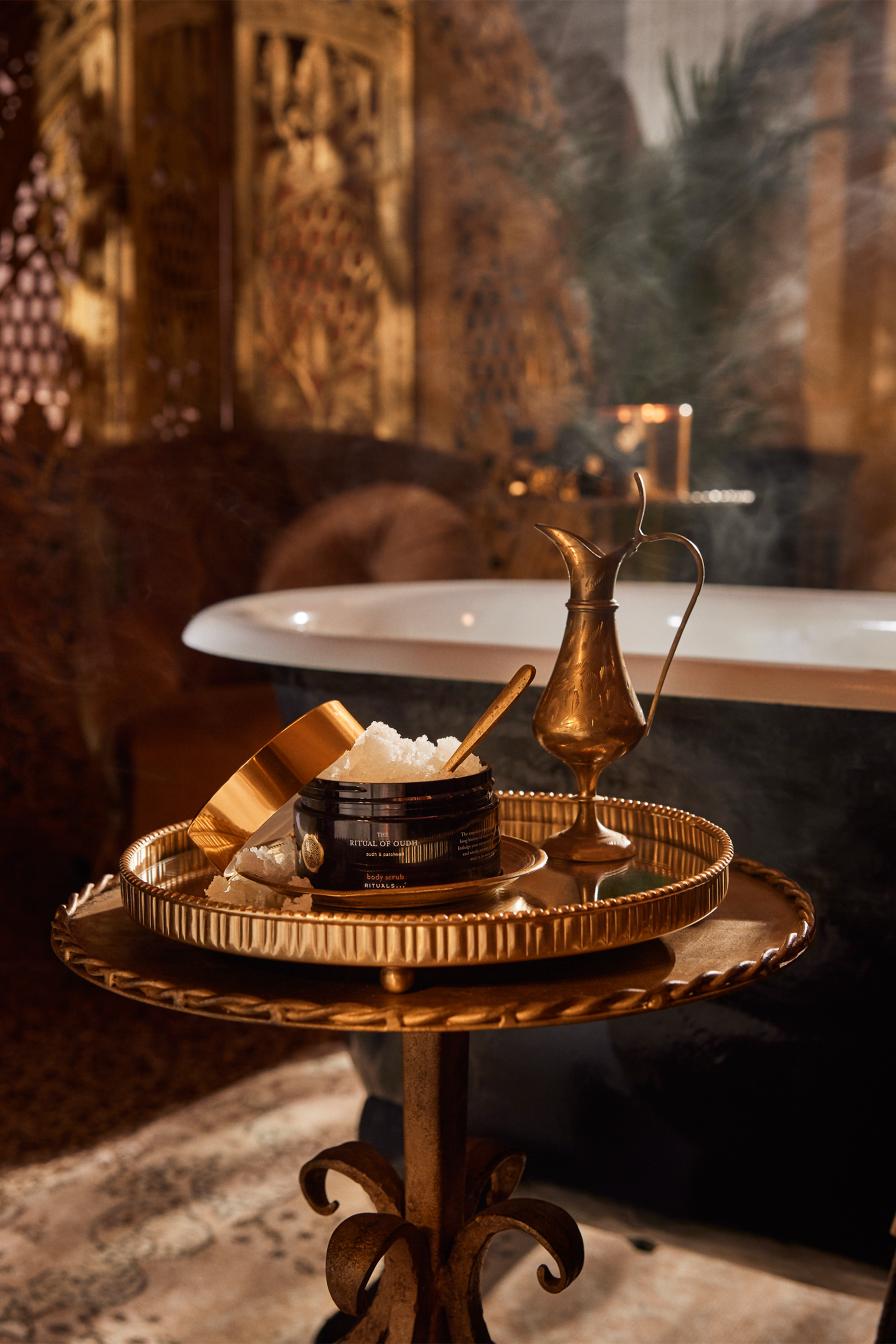 مقشر الجسم بالسكر بلاك عود اند باتشول- ذا ريتوال اوف عود