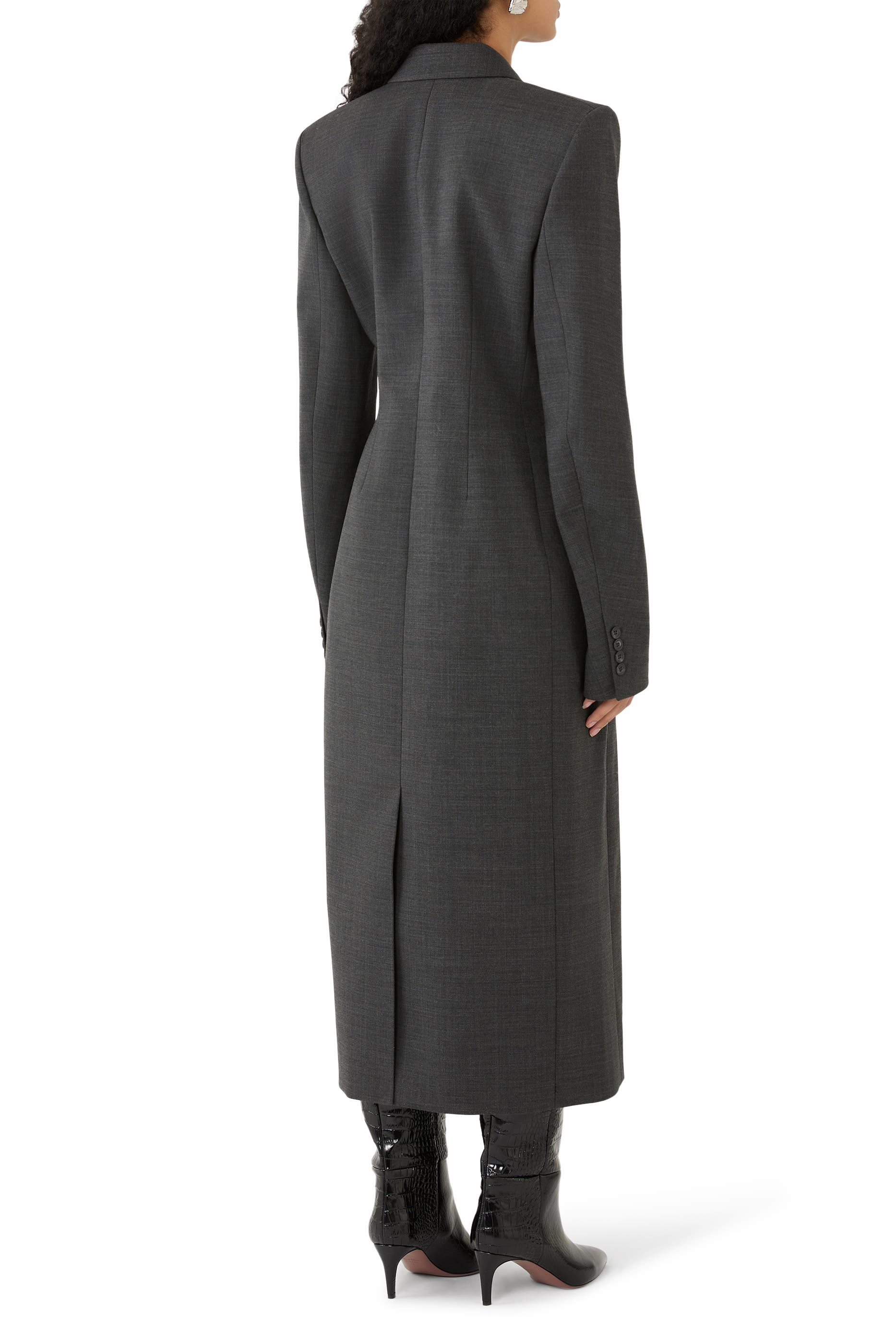 معطف بقصة ضيقة عند الخصر