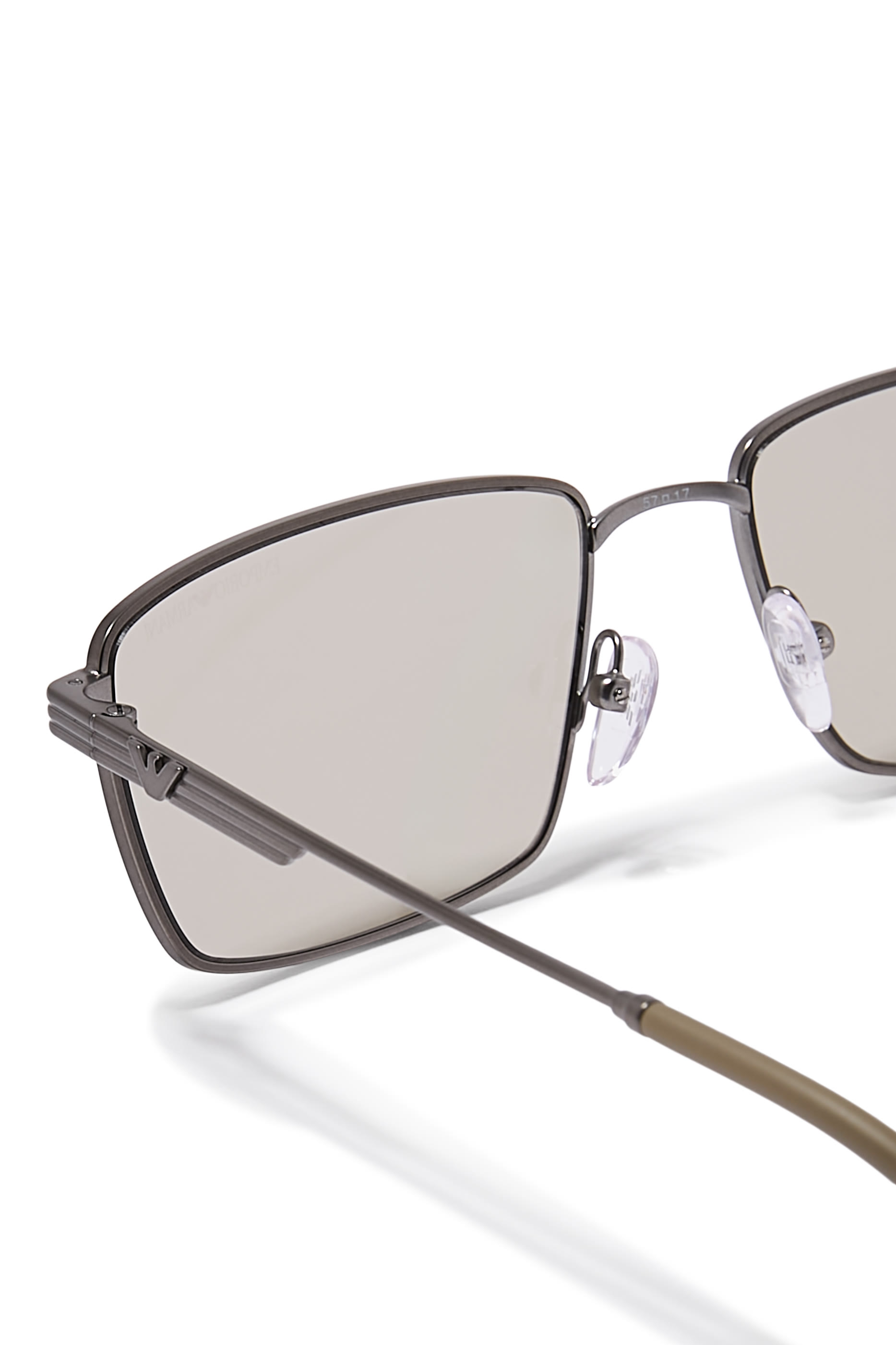 نظارة شمسية بإطار مستطيل