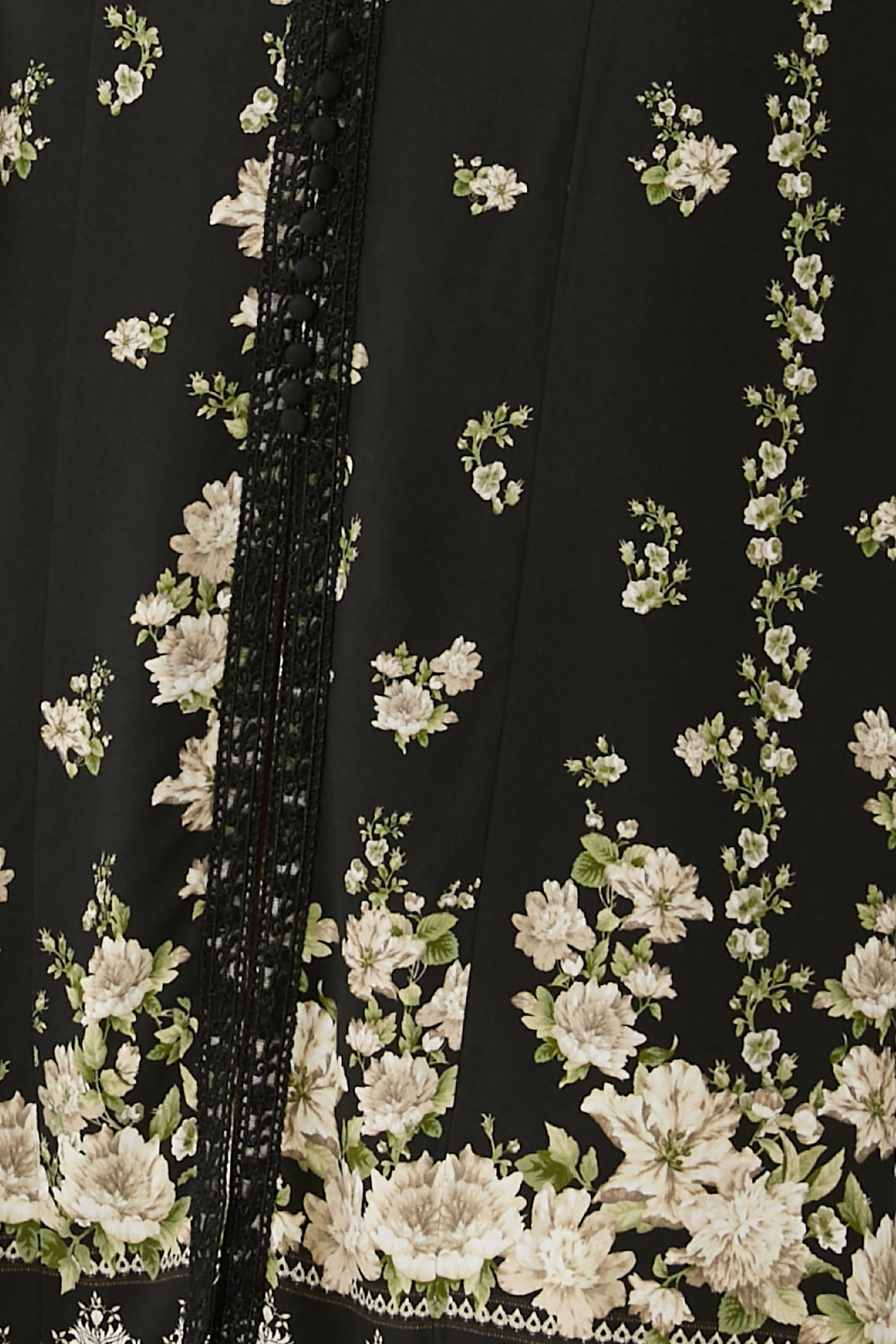 فستان متوسط الطول بنقشة ورود