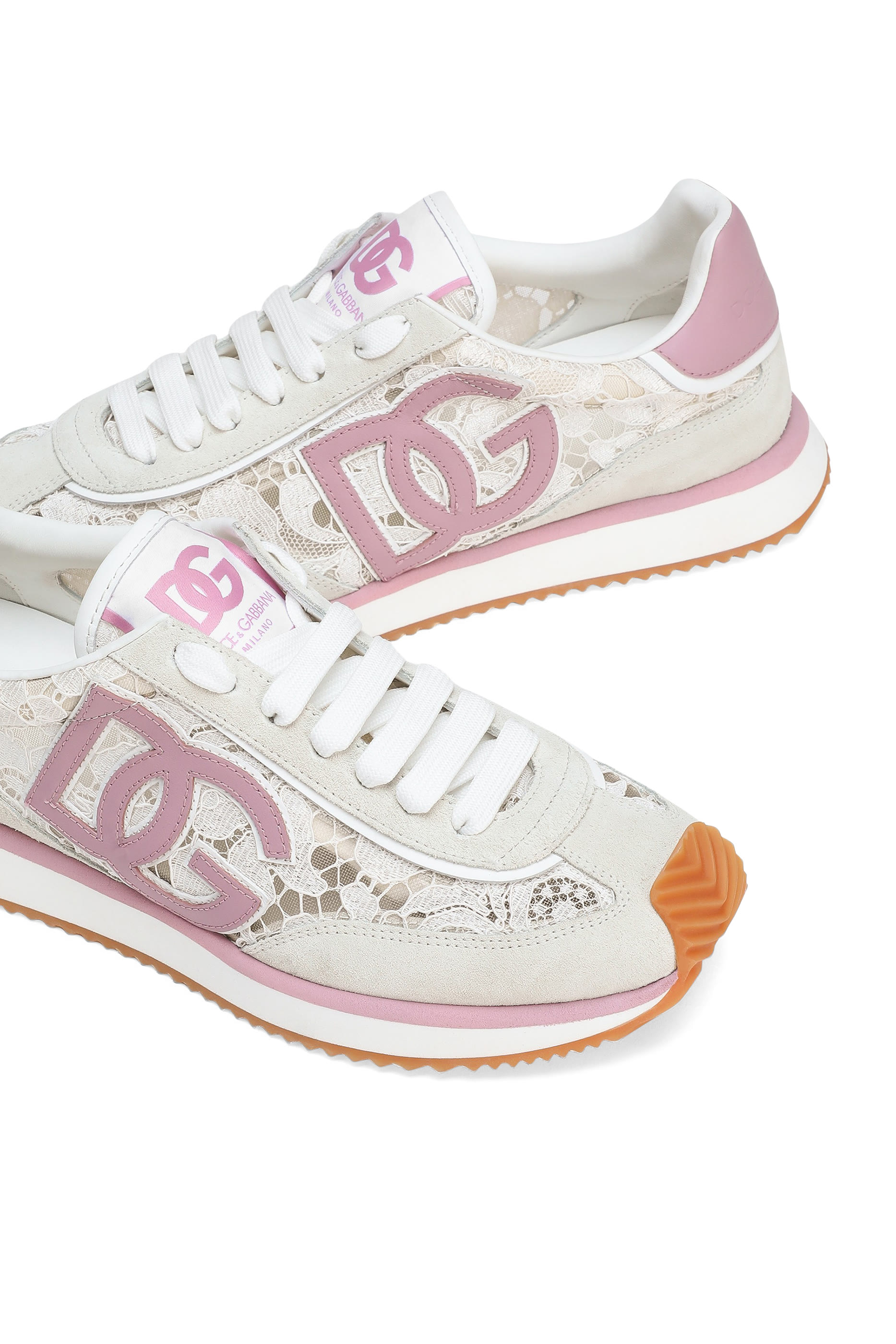 سنيكرز كوشن بشعار الماركة دانتيل