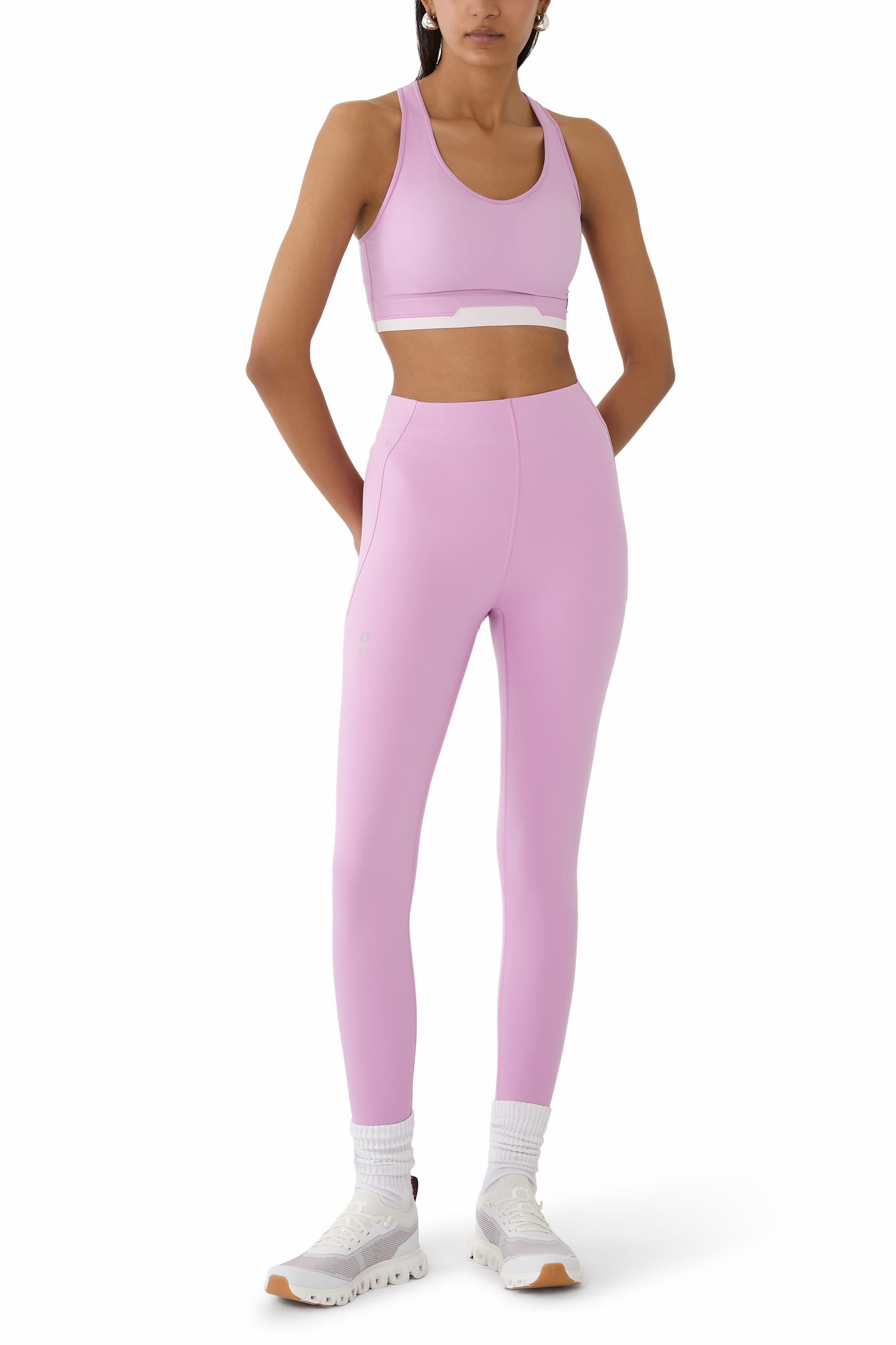 سنيكرز كلاود 6 فيرسا