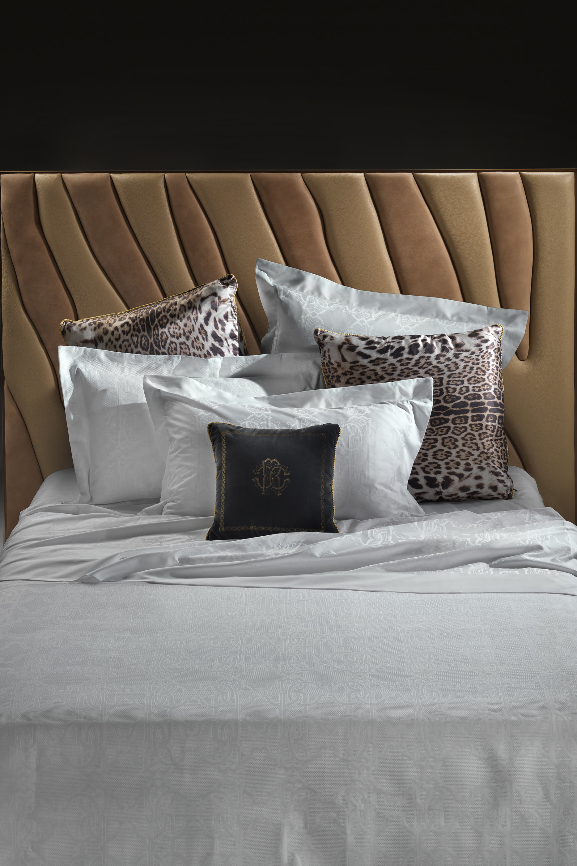 شرشف مسطح بيانكو بشعار الماركة