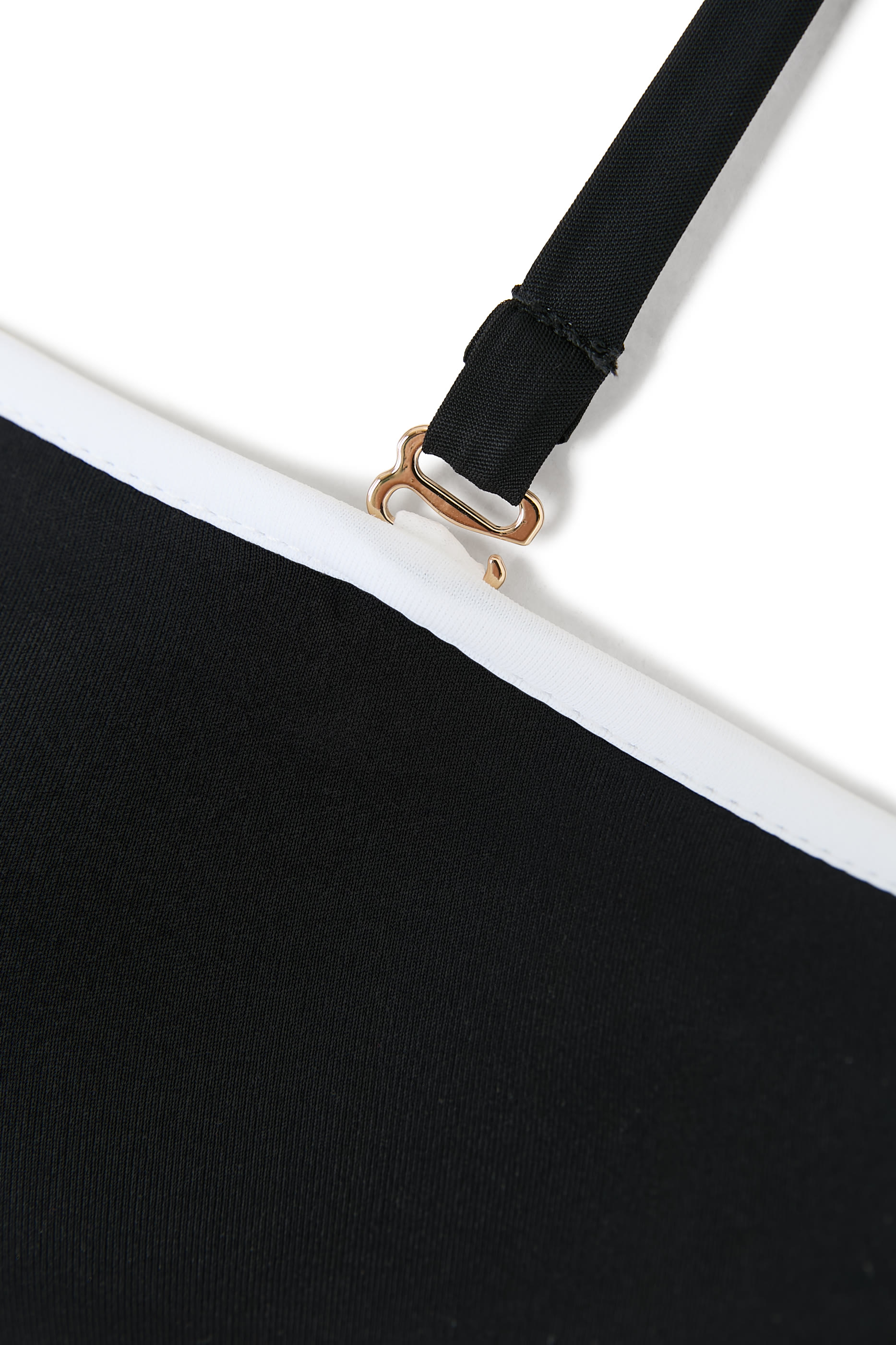 قطعة بيكيني علوية بزهرة كروشيه