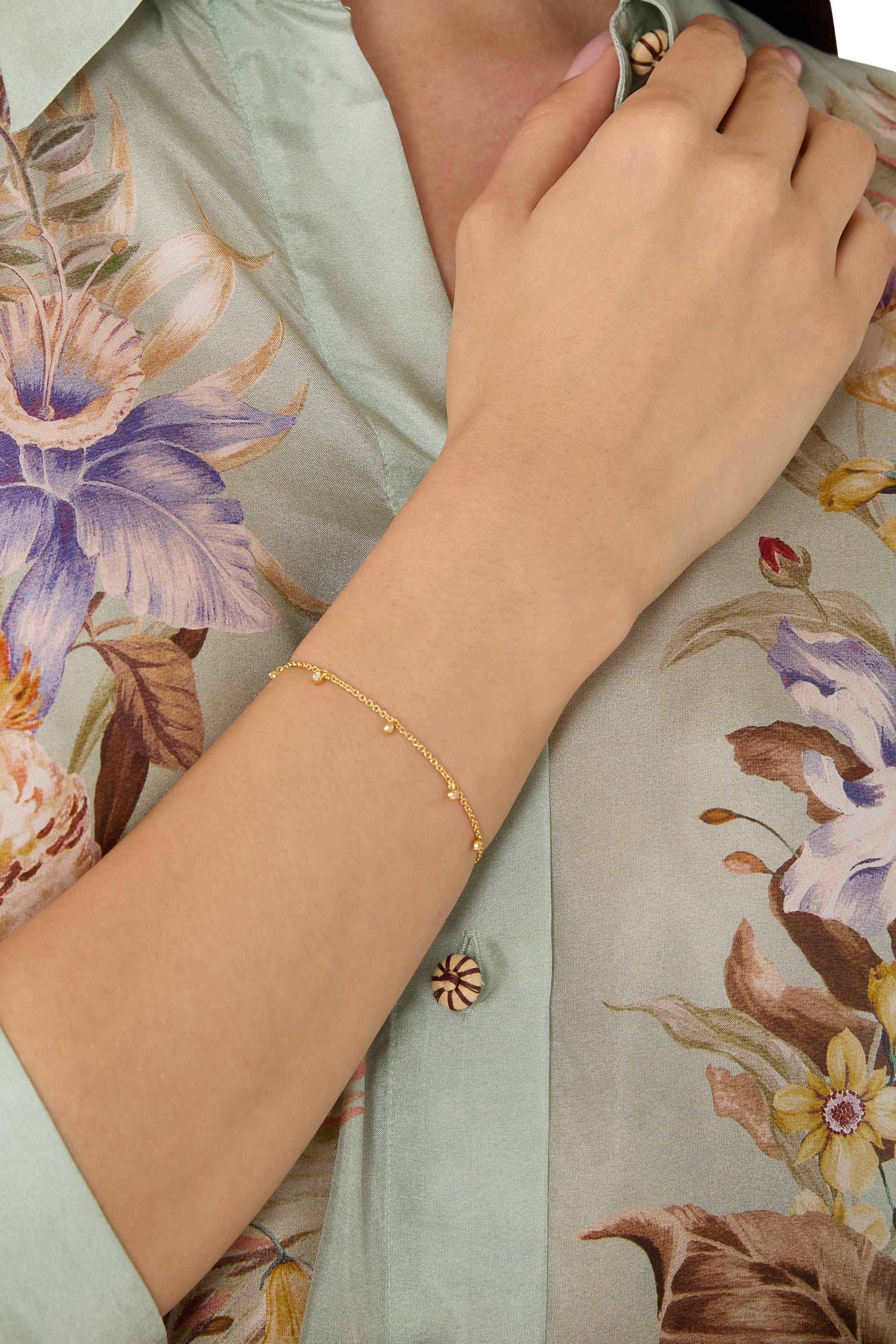 سوار إنترستلر بحلي متدلية مرصعة بأحجار زركونيا مكعبة فضة إسترلينية مطلية بالذهب عيار 18