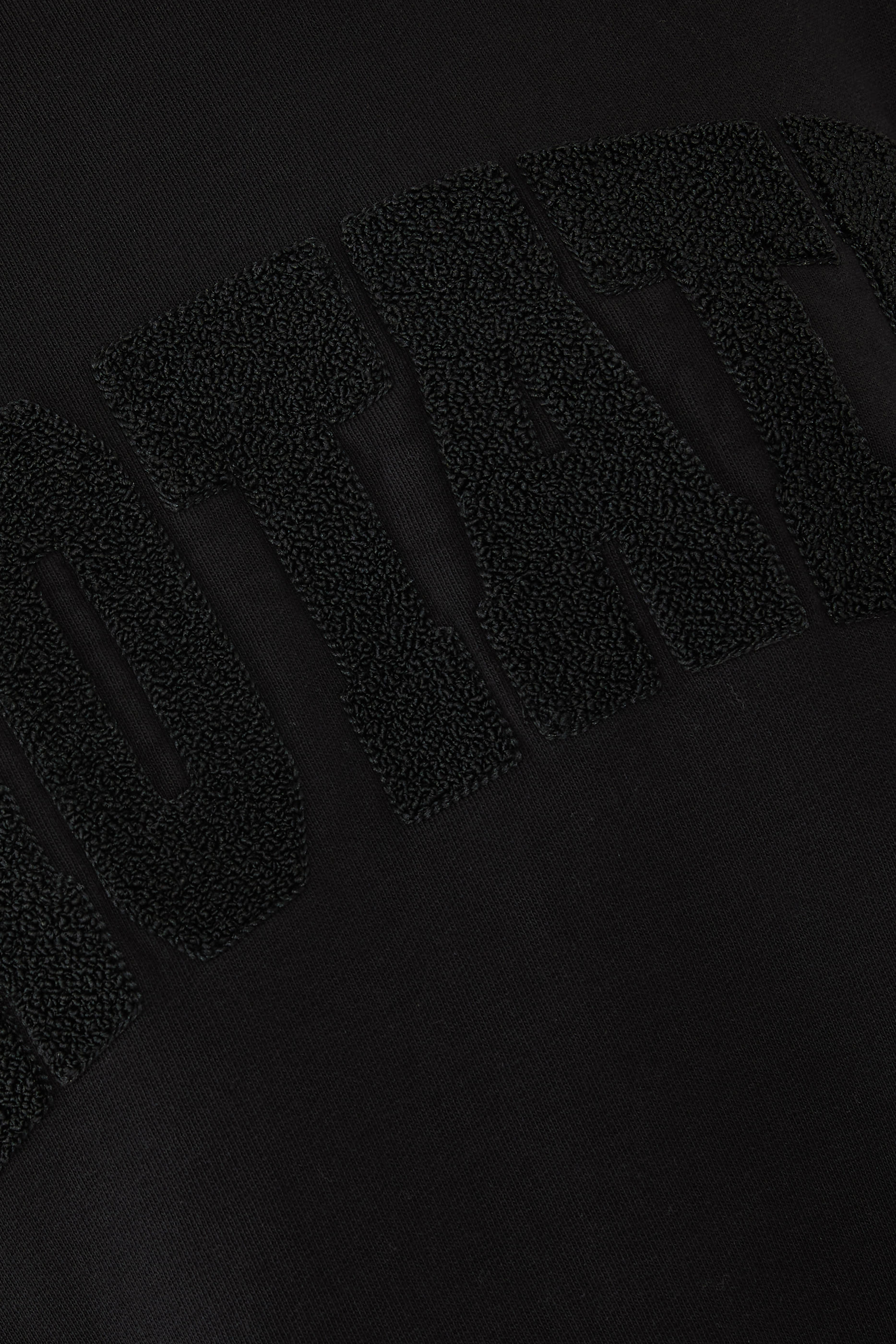 سويت شيرت بياقة ضيقة قماش ثقيل