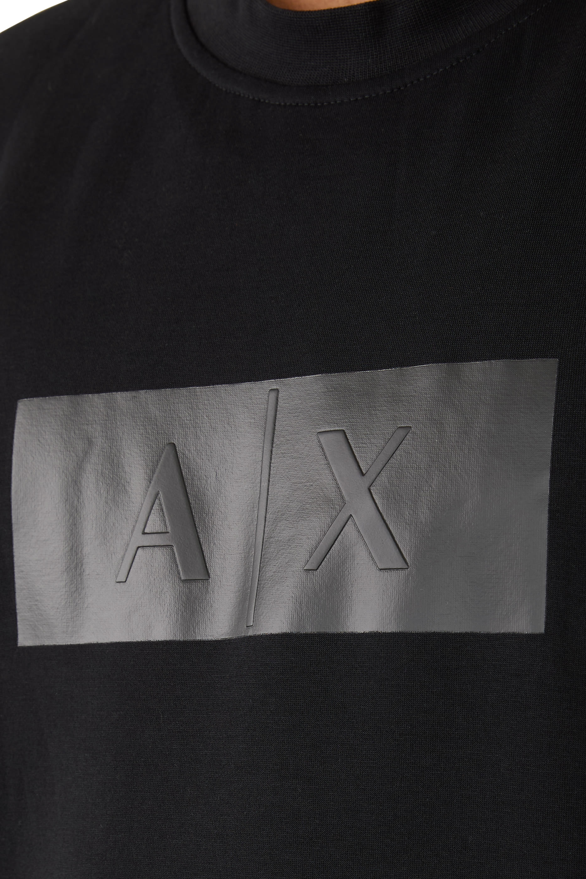 سويت شيرت بياقة ضيقة وشعار الماركة فينيل