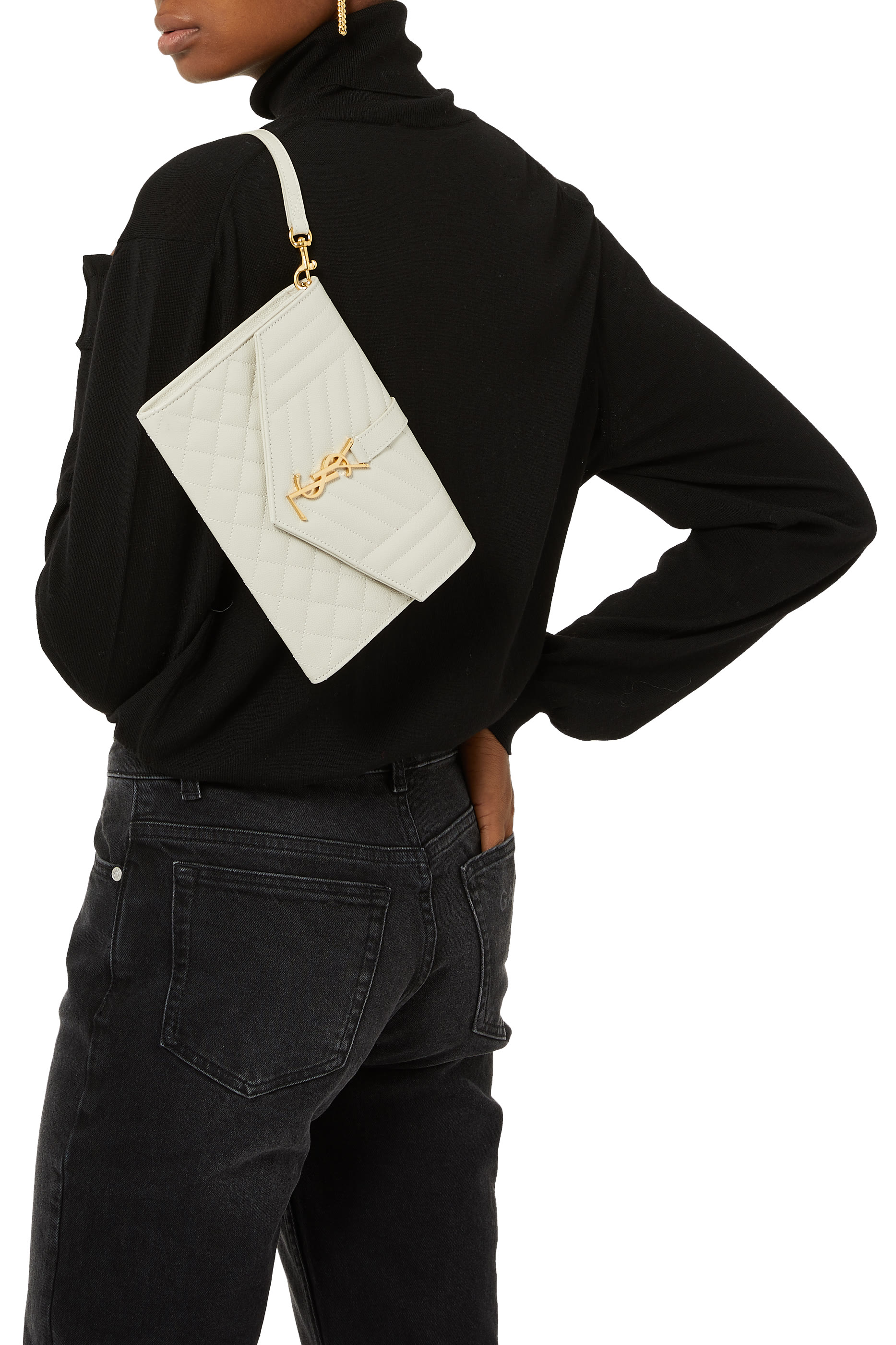 كلاتش بشعار الماركة