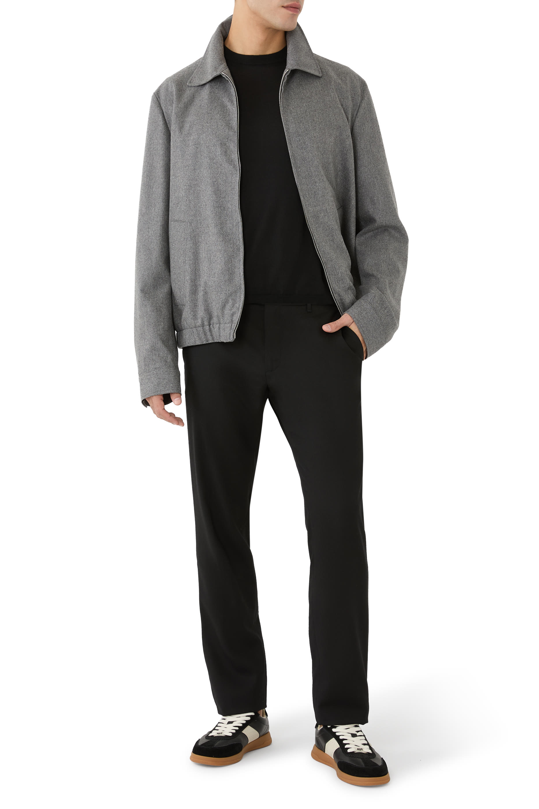 كنزة زانون بياقة ضيقة