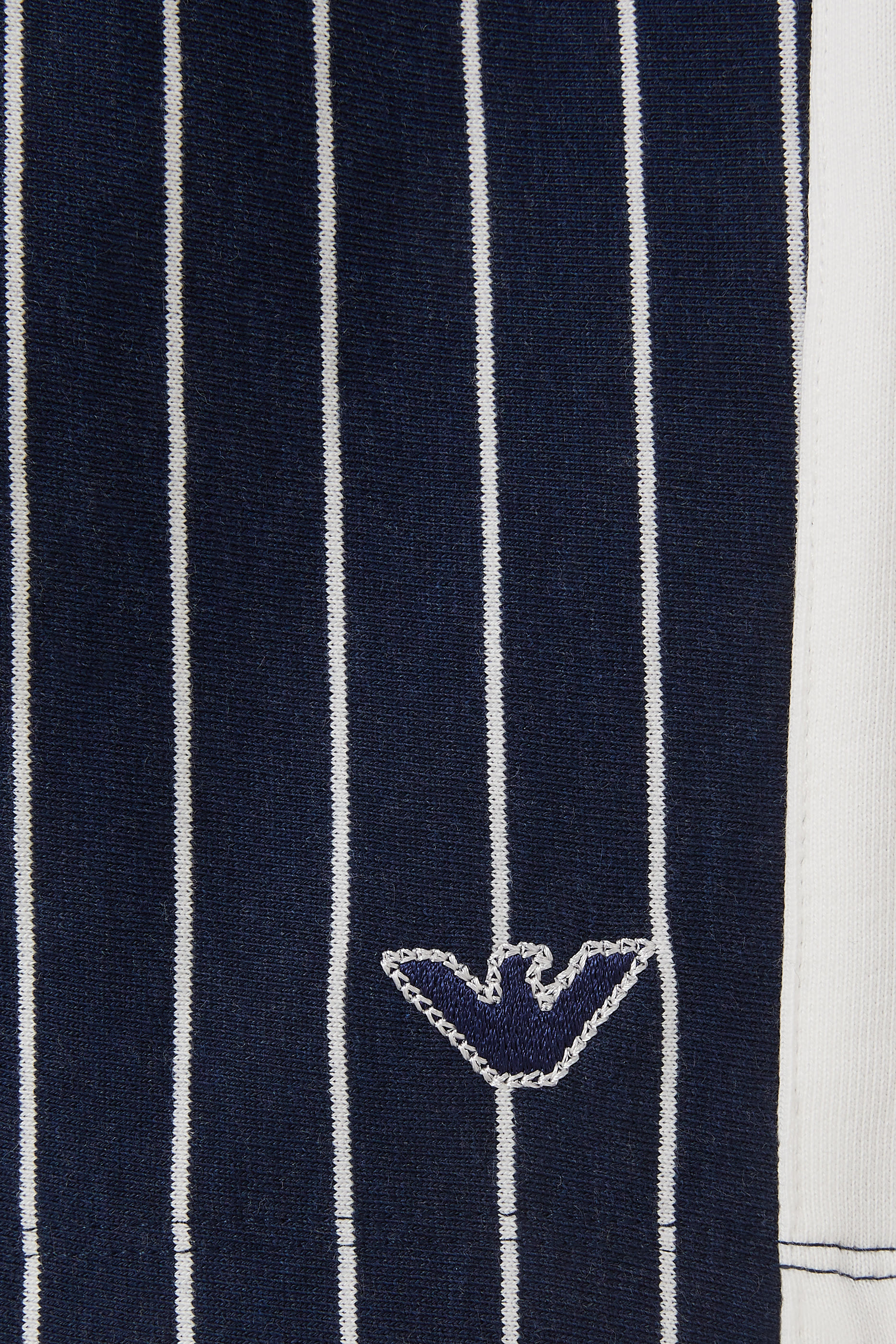 شورت مخطط بشعار الماركة للأطفال