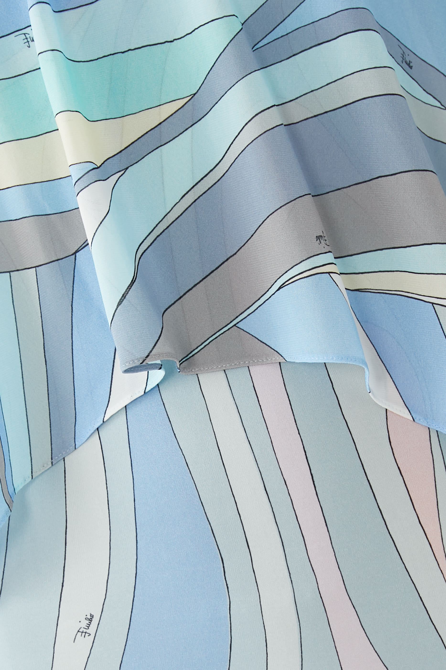 فستان بتصميم متدرج بنقشة ايريد