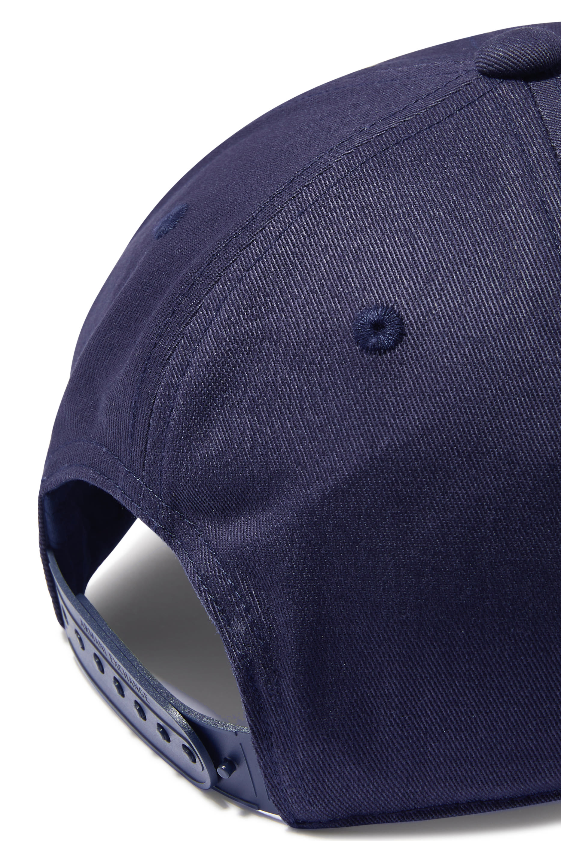 كاب بشعار الماركة