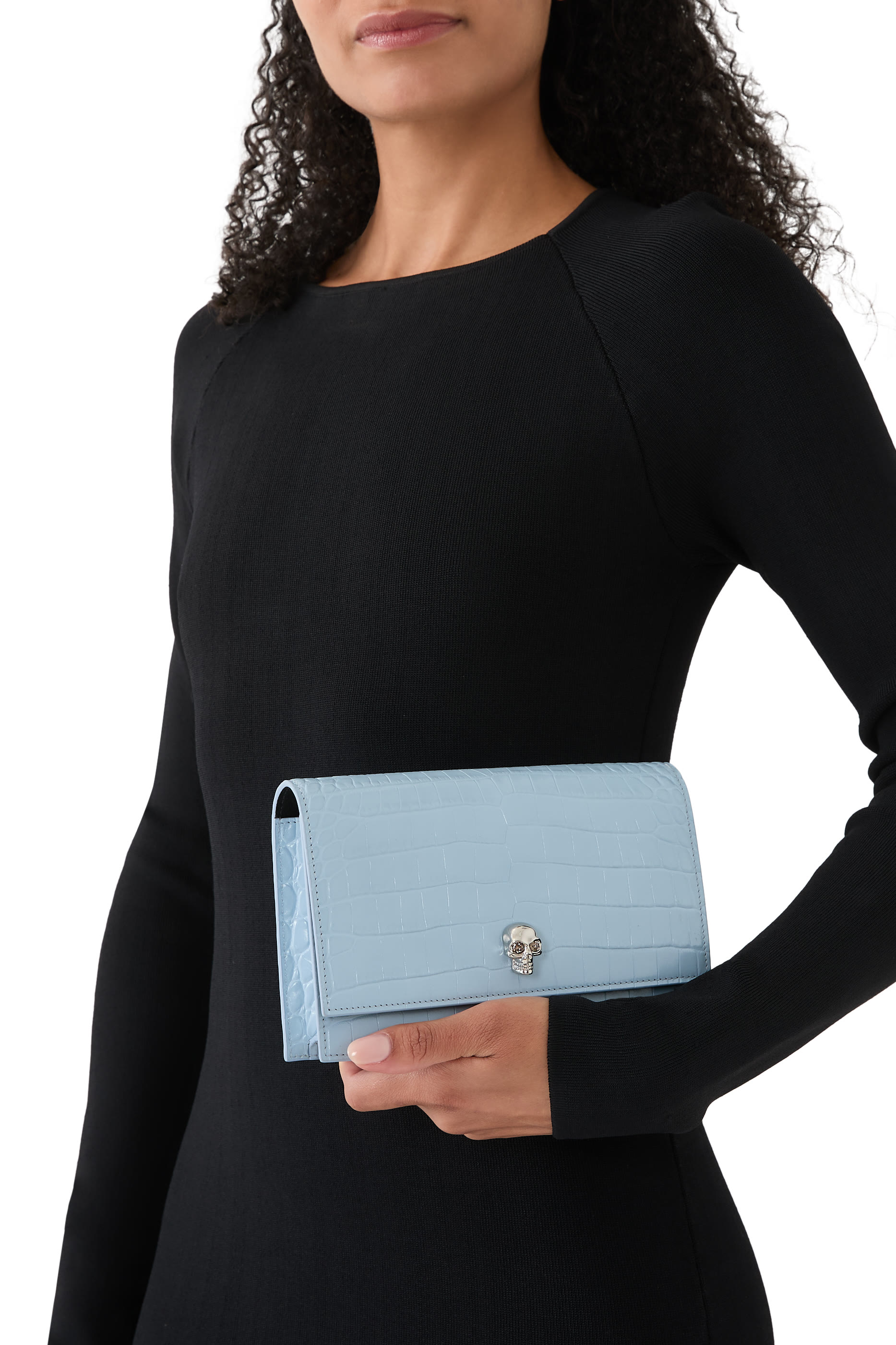 حقيبة صغيرة بحلية جمجمة