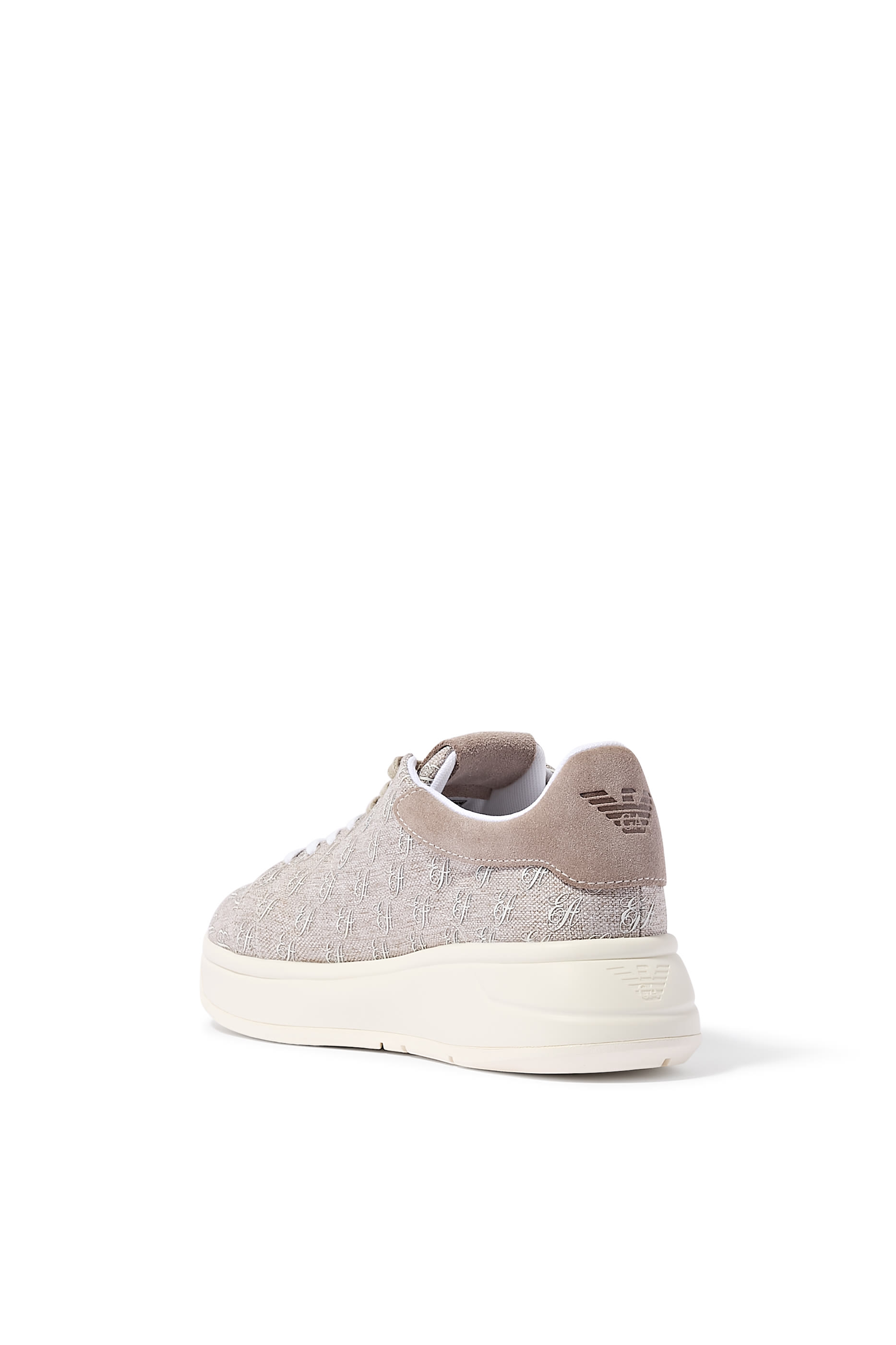 سنيكرز بشعار الماركة بحجم صغير قنب 