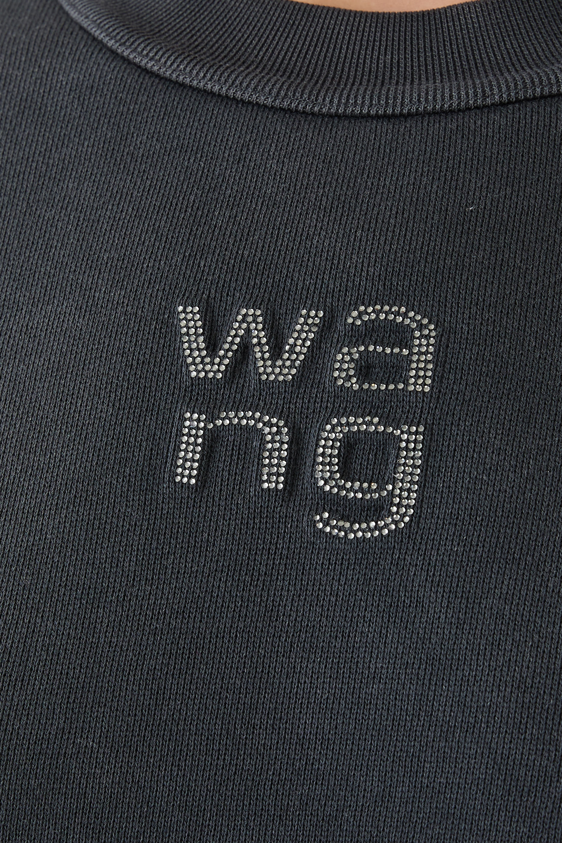 سويت شيرت بشعار الماركة المزين بكريستالات مثبتة حراريا