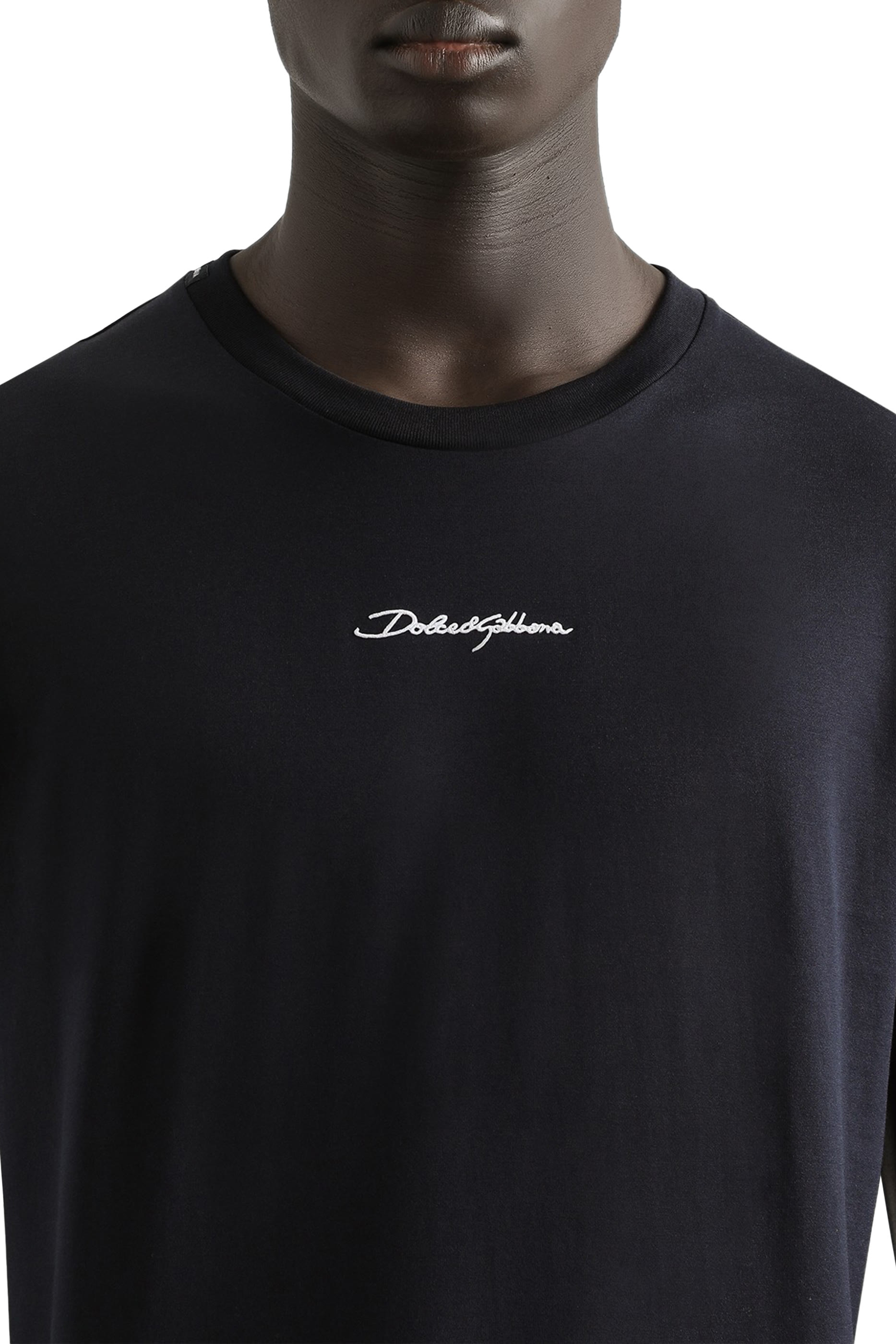 تيشيرت برقعة بتطريز شعار الماركة قطن