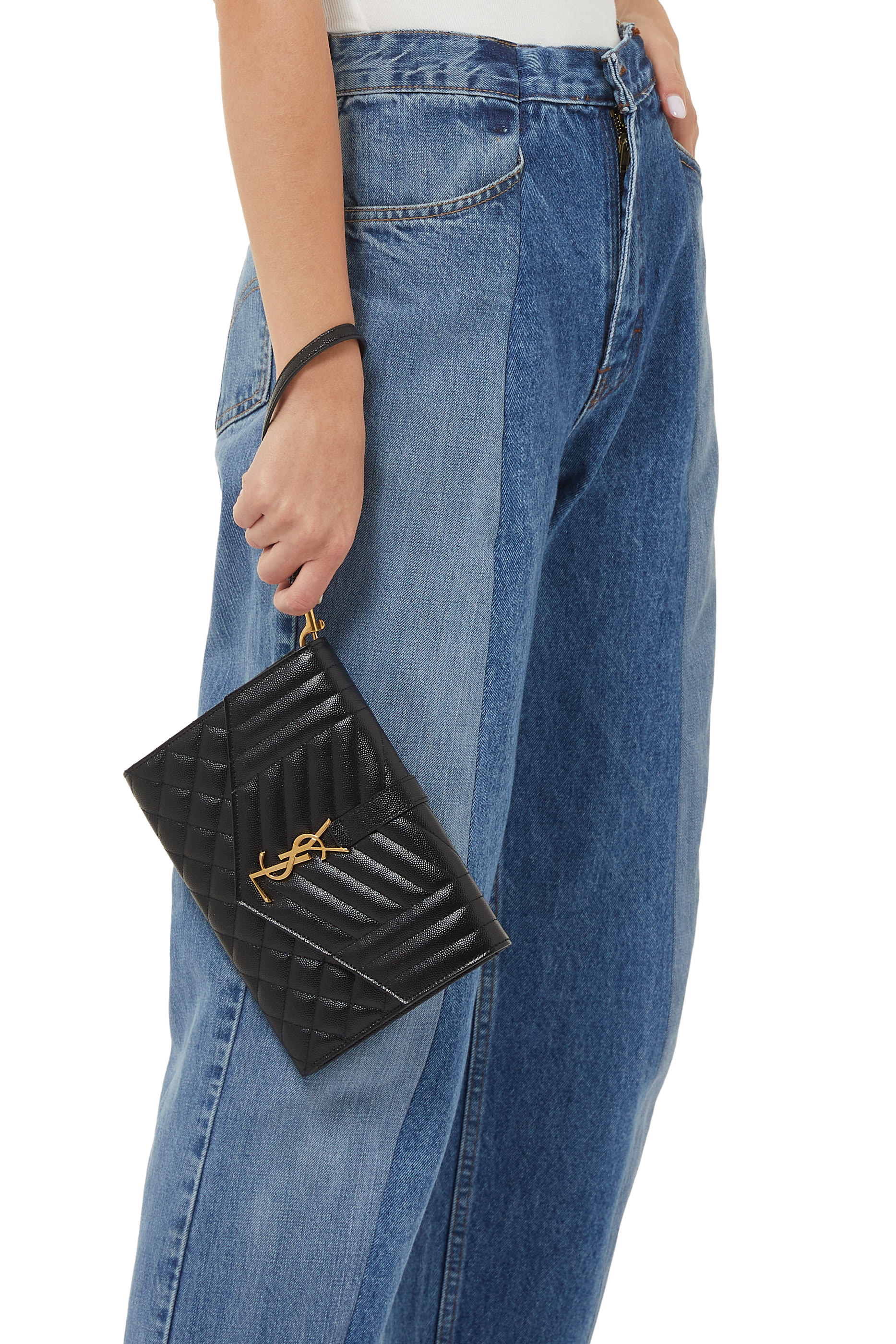 كلاتش بشعار الماركة