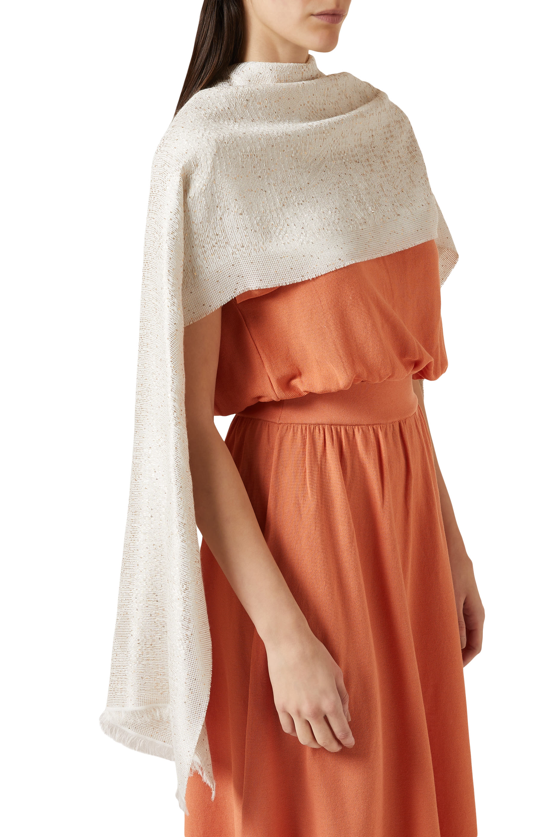 وشاح مطرز جاكار