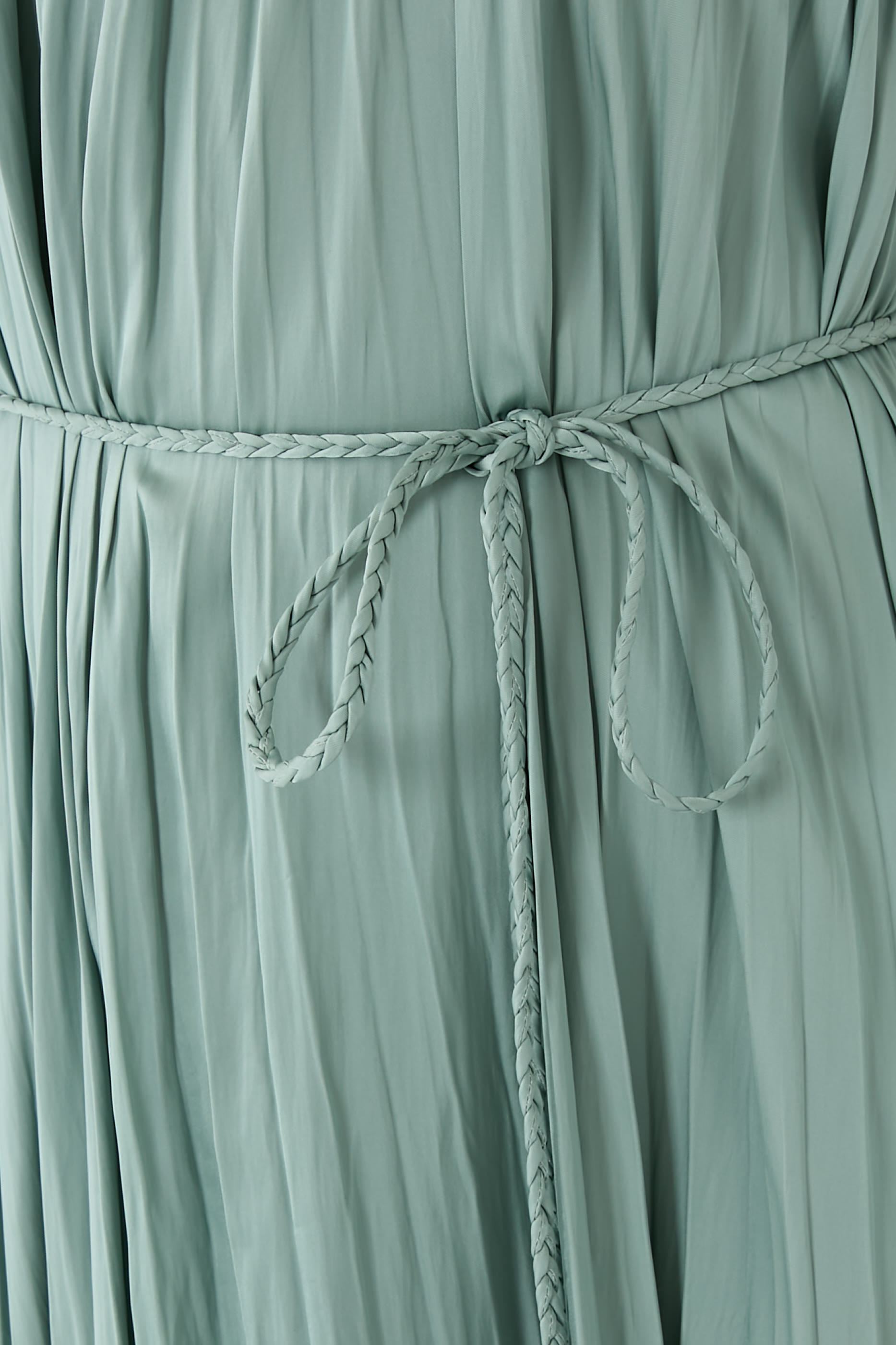 فستان فيانا متوسط  الطول بطيات