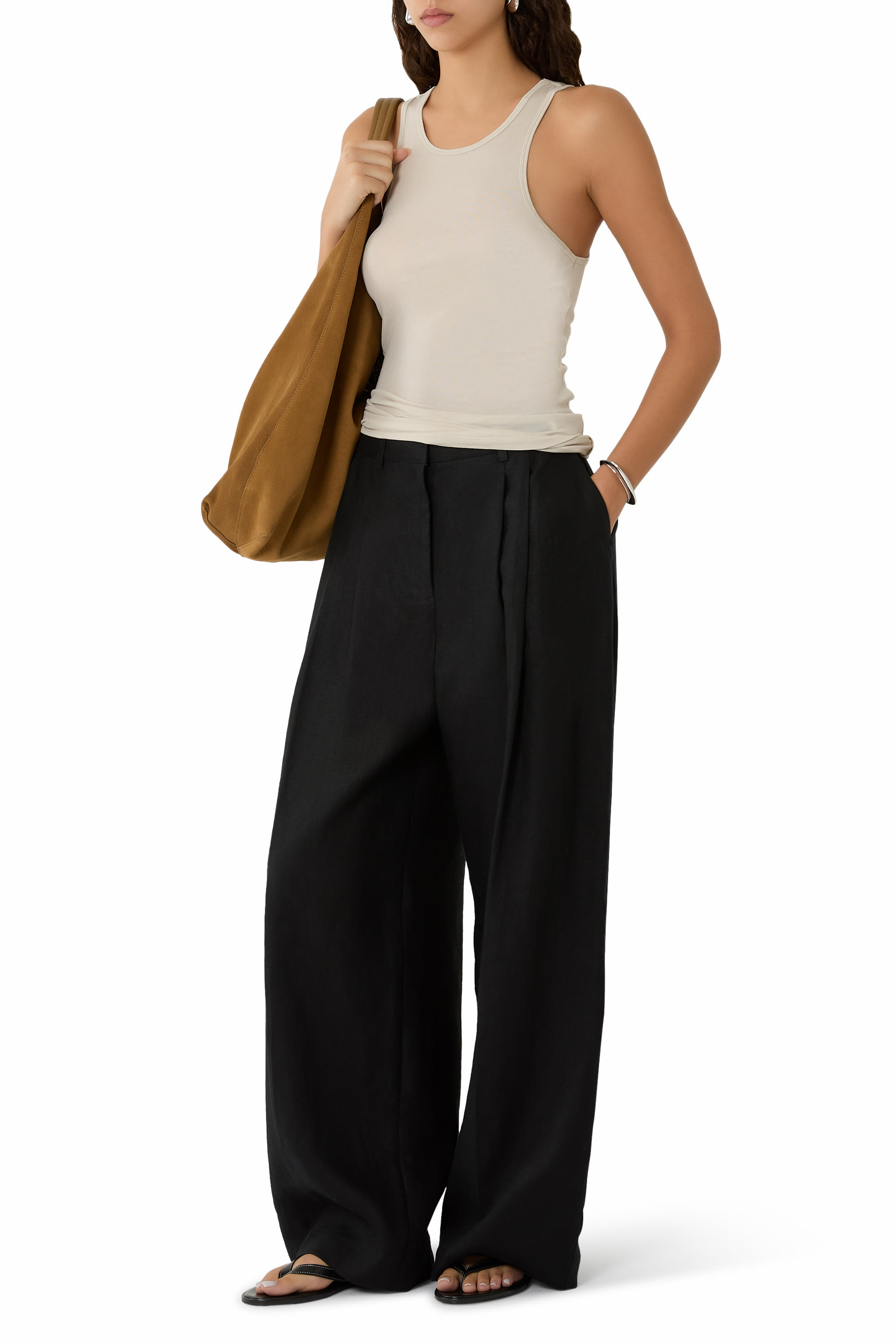 بلوزة بلا أكمام بقصة ضيقة