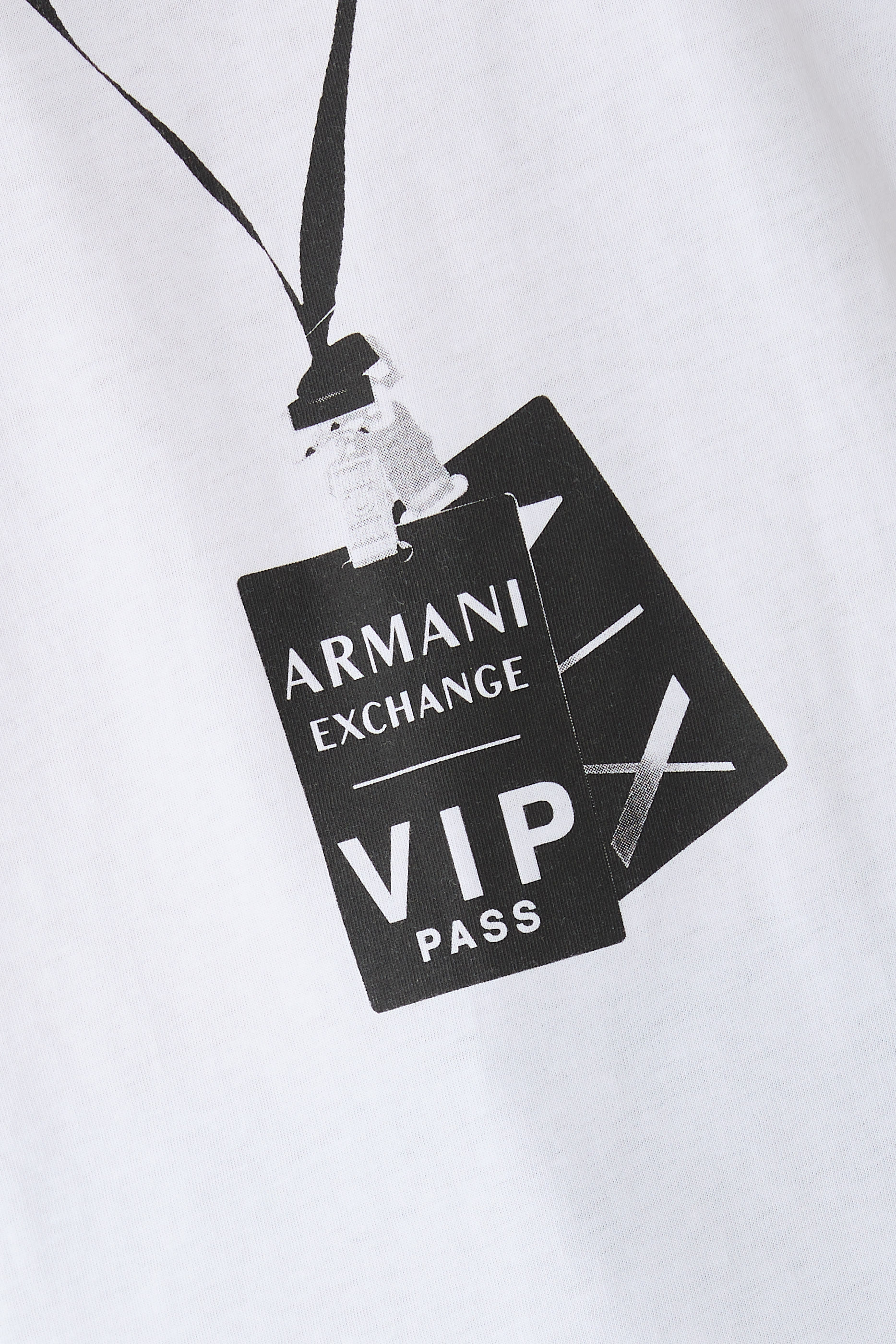 تيشيرت بأكمام قصيرة