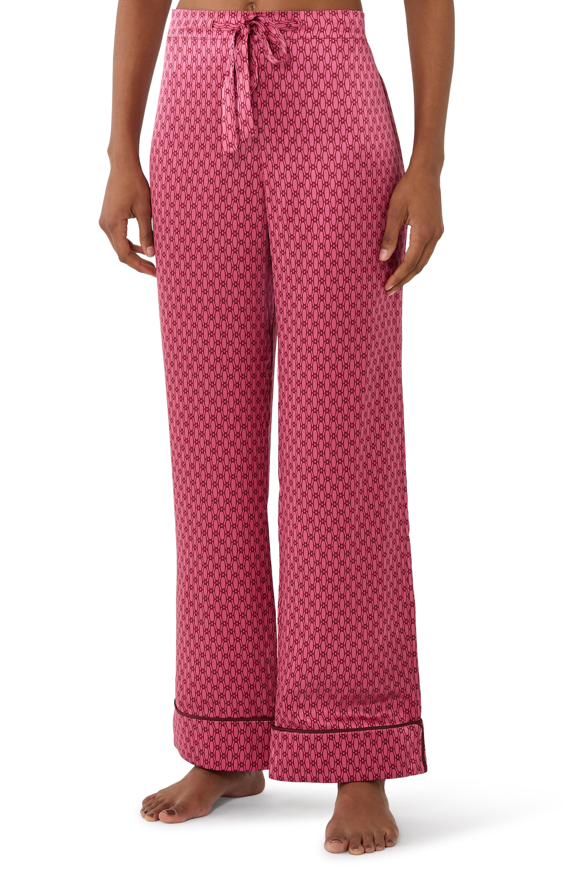 طقم بيجامة ليلا بنقشة حرير ستان