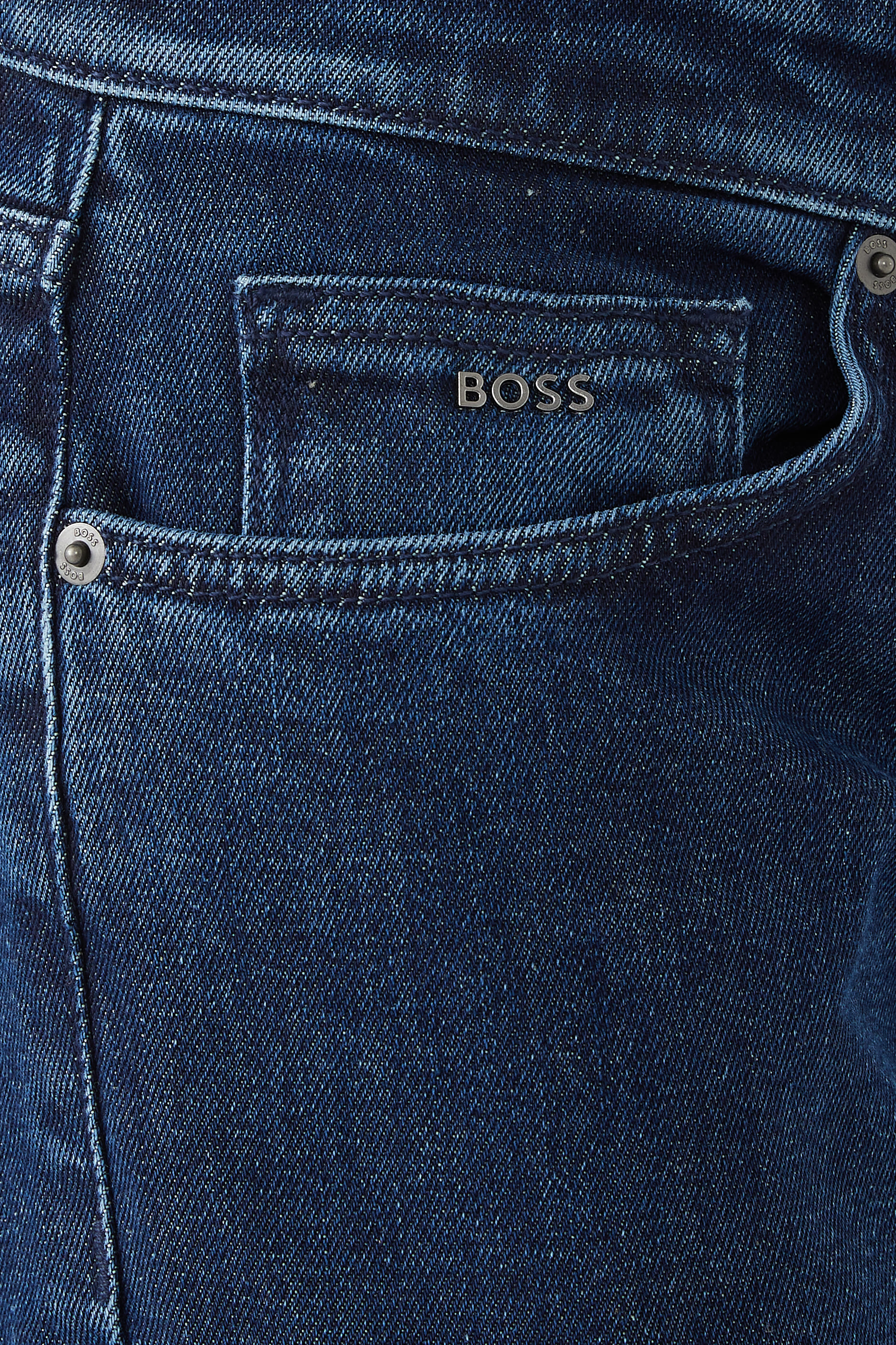 بنطال جينز كلاسيكي بقصة سليم