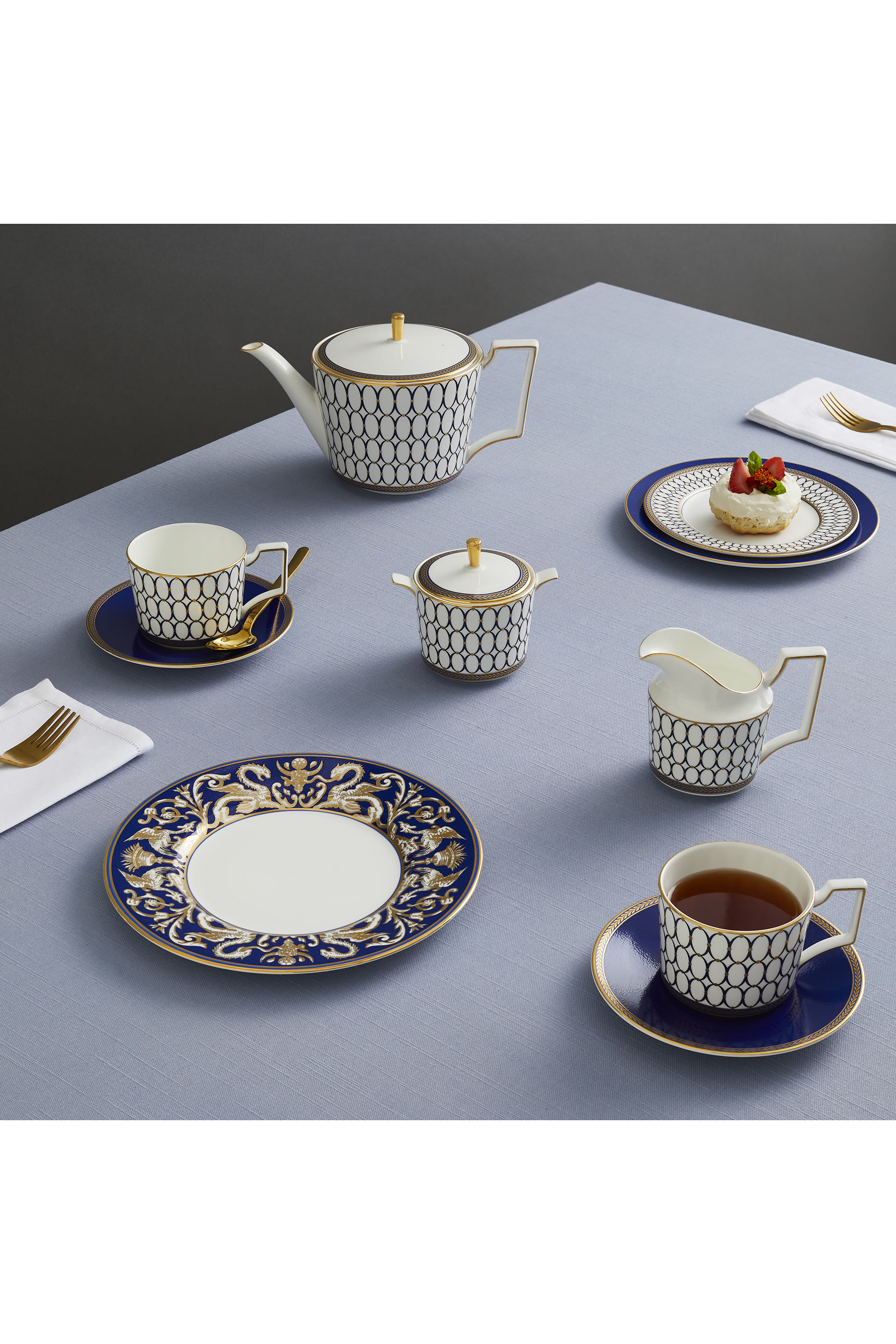 وعاء تقديم رينيسنس جولد بتصميم بيضاوي