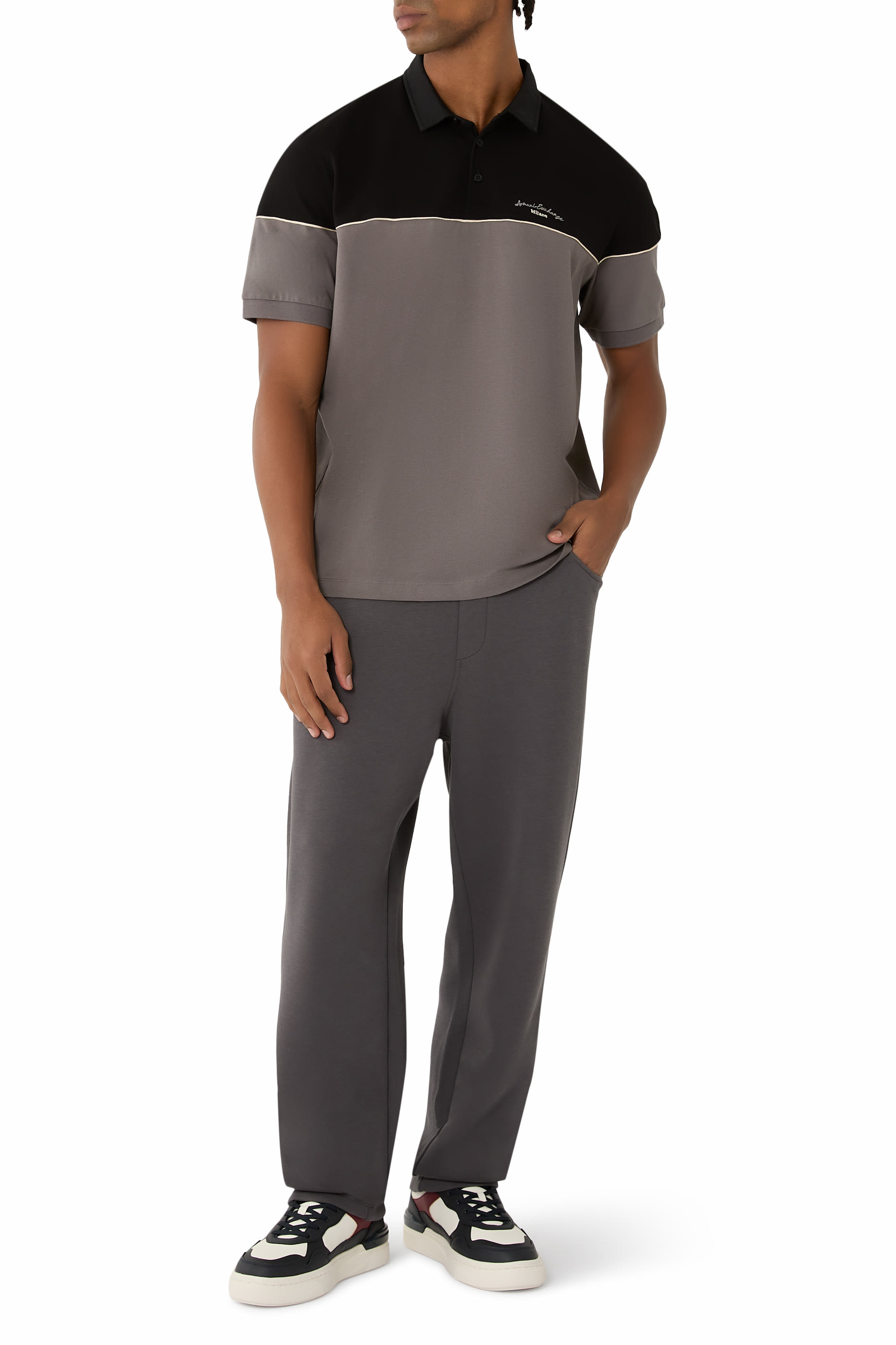  قميص بولو بلونين وقصة عادية