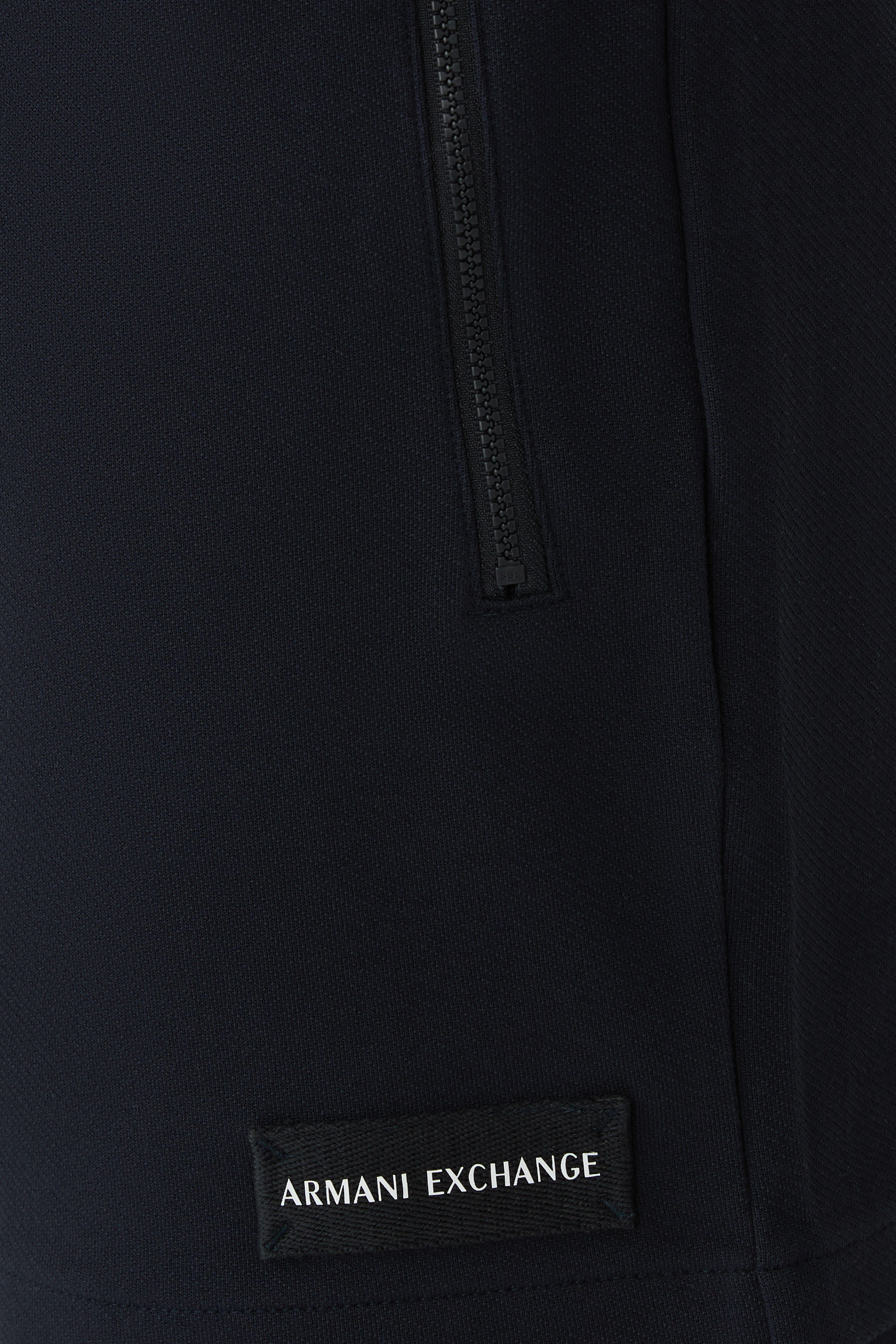 شورت رياضي بجيوب بسحاب