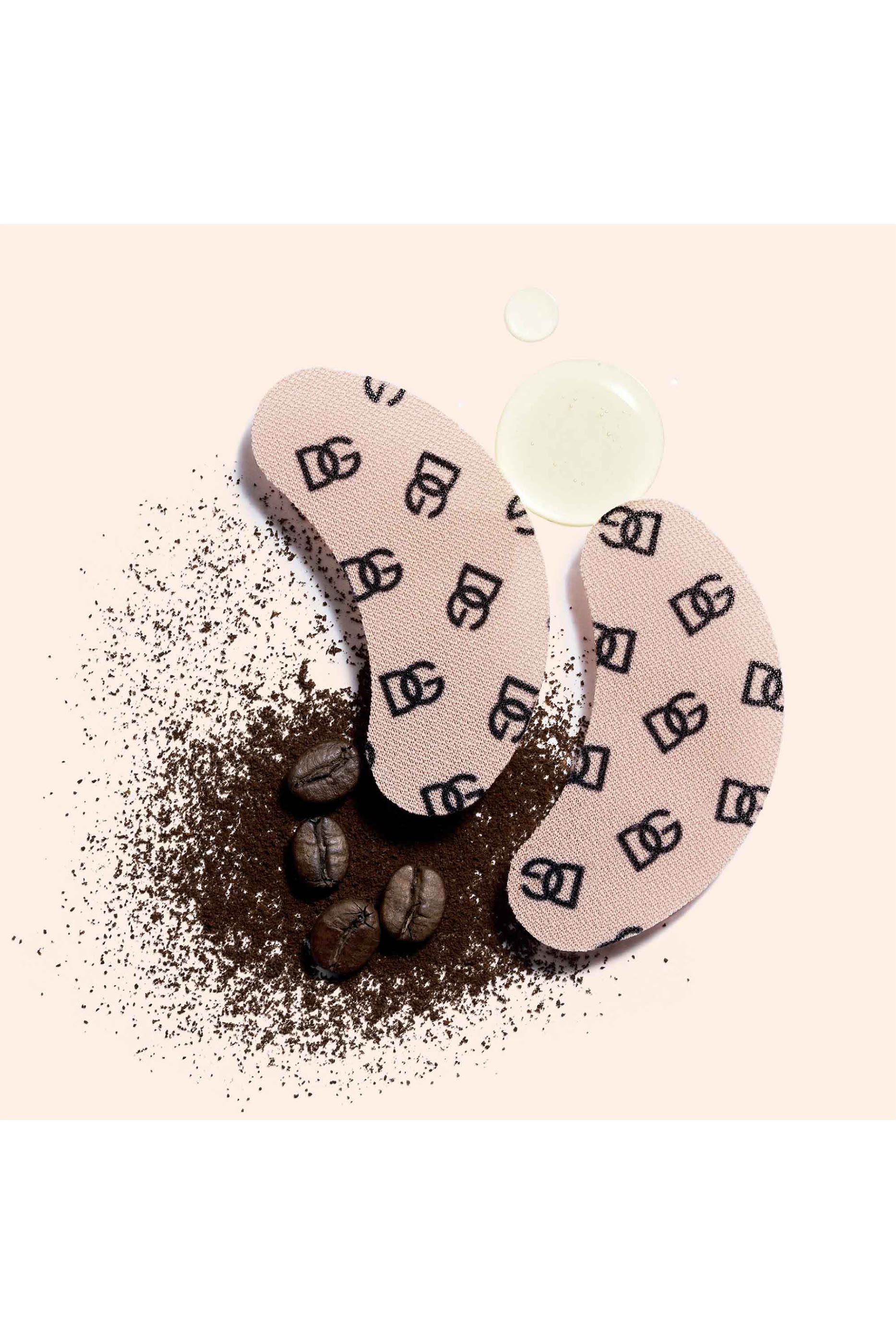 لصقات للعين بالكافيين للتخلص من الانتفاخ