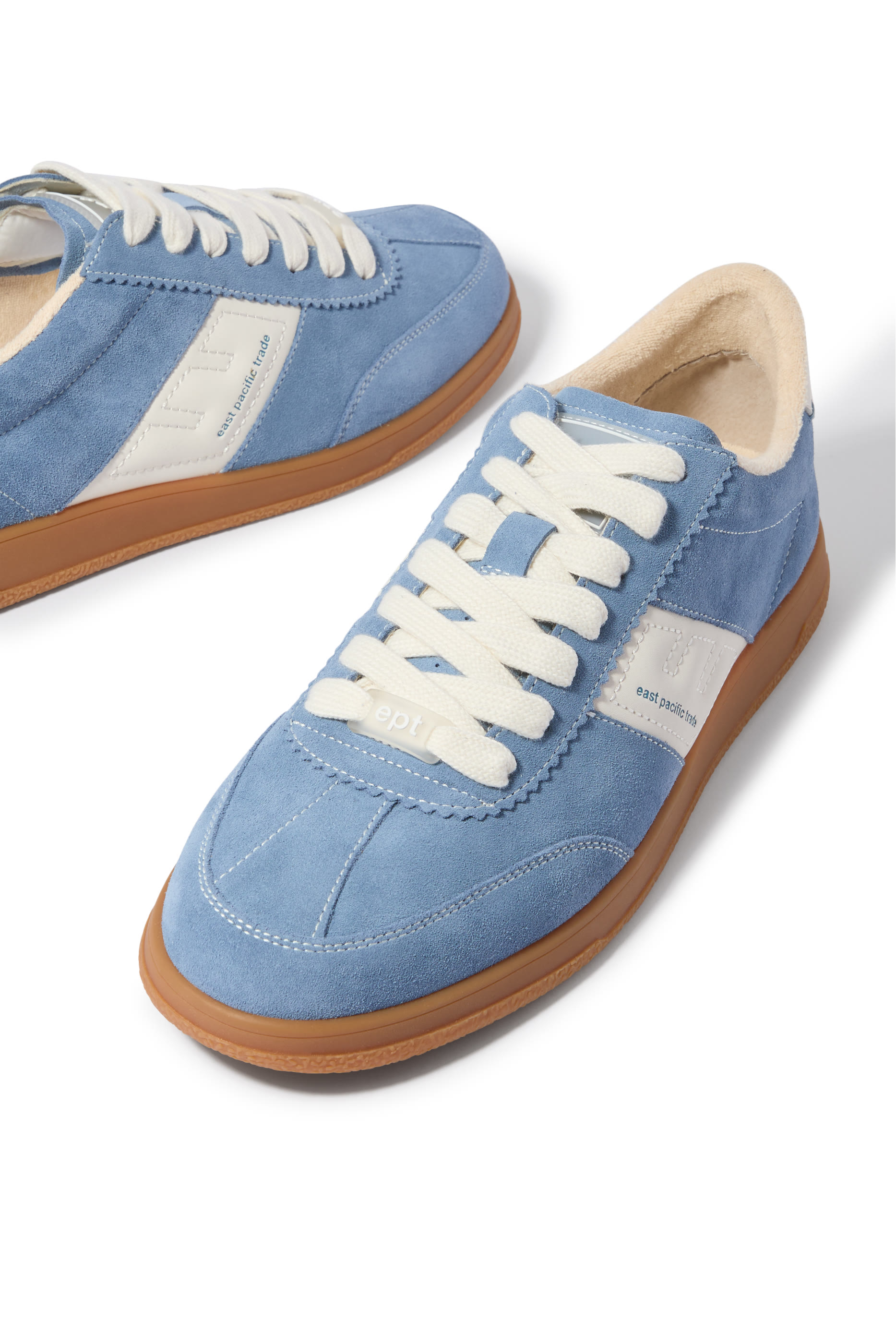 سنيكرز سانتوس