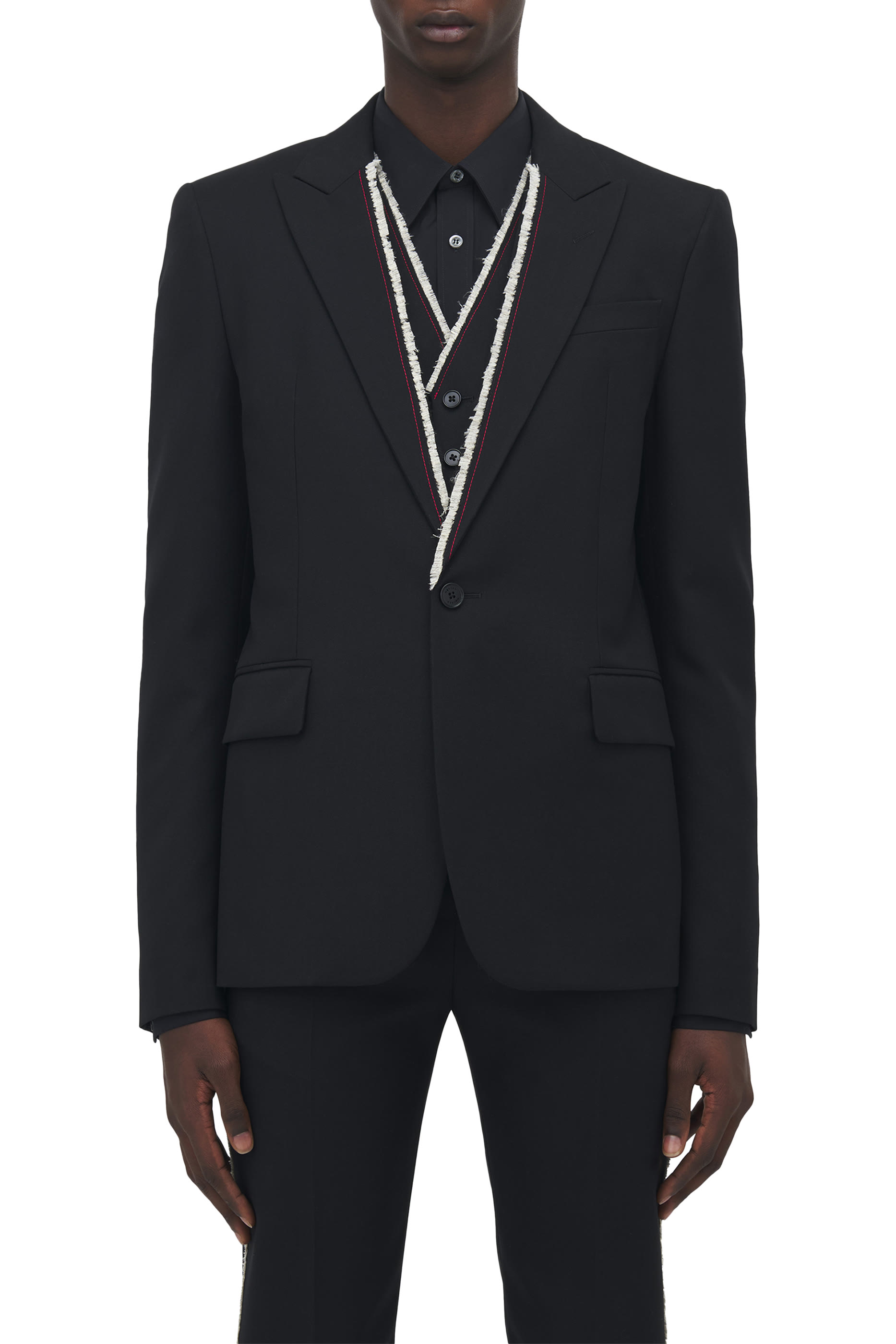 جاكيت بحواف غير محاكة