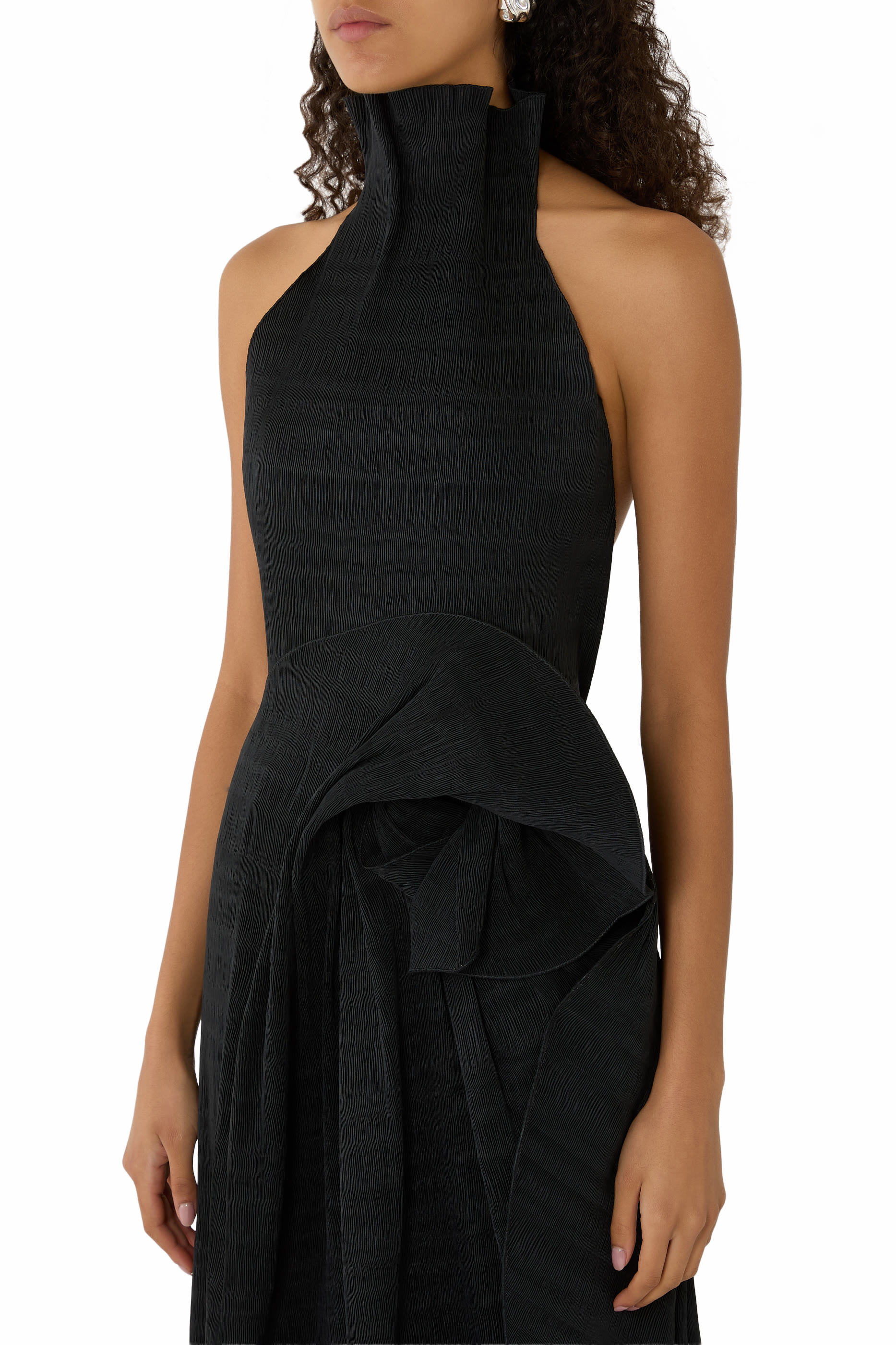 بلوزة بظهر مفتوح وطيات