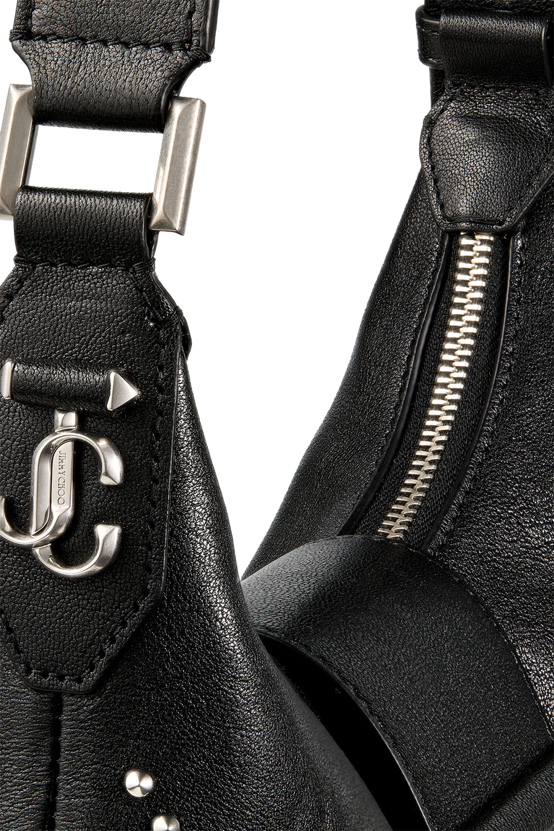 حقيبة هوبو بحلية بتصميم قضيب