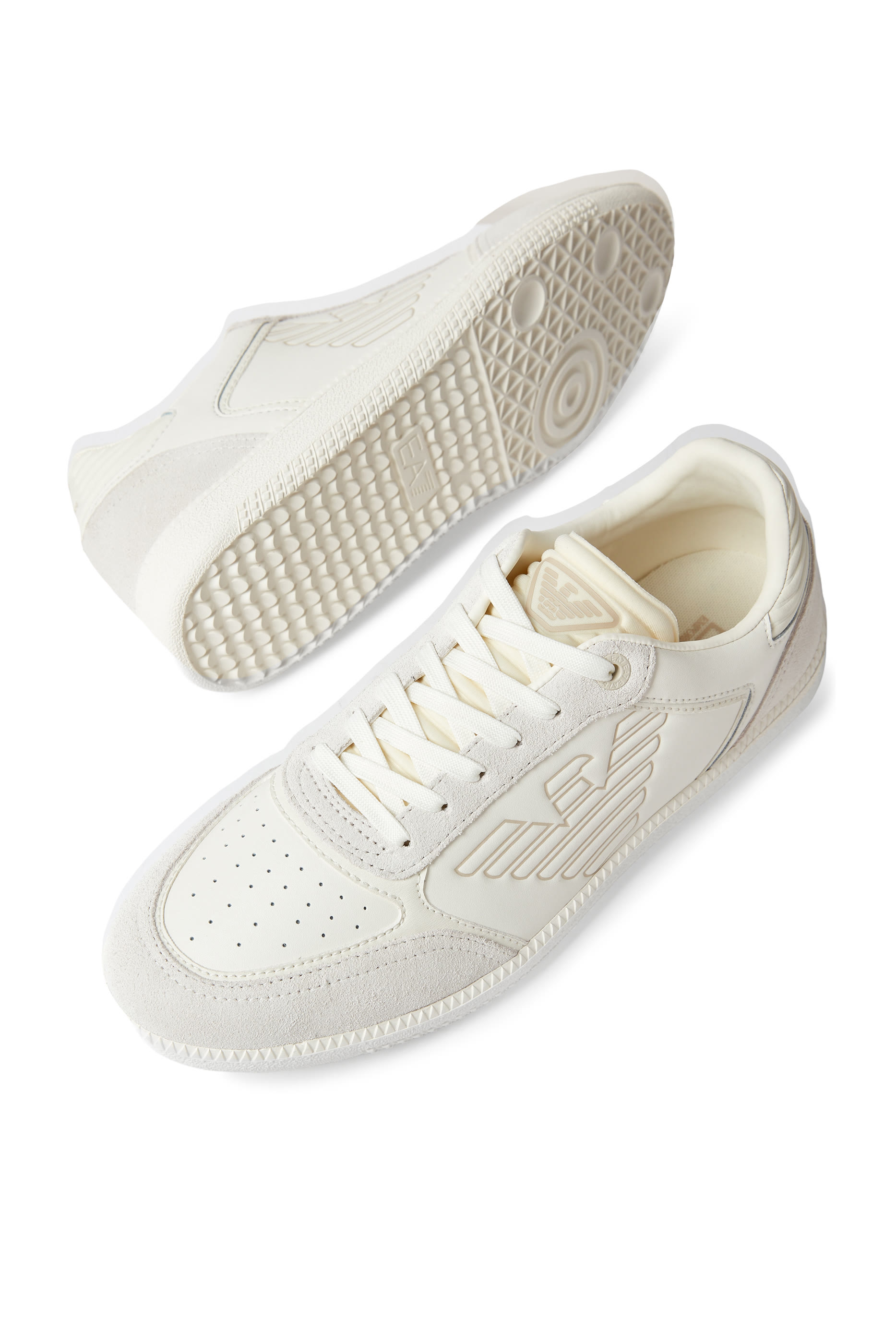 سنيكرز هيريتيدج بشعار النسر