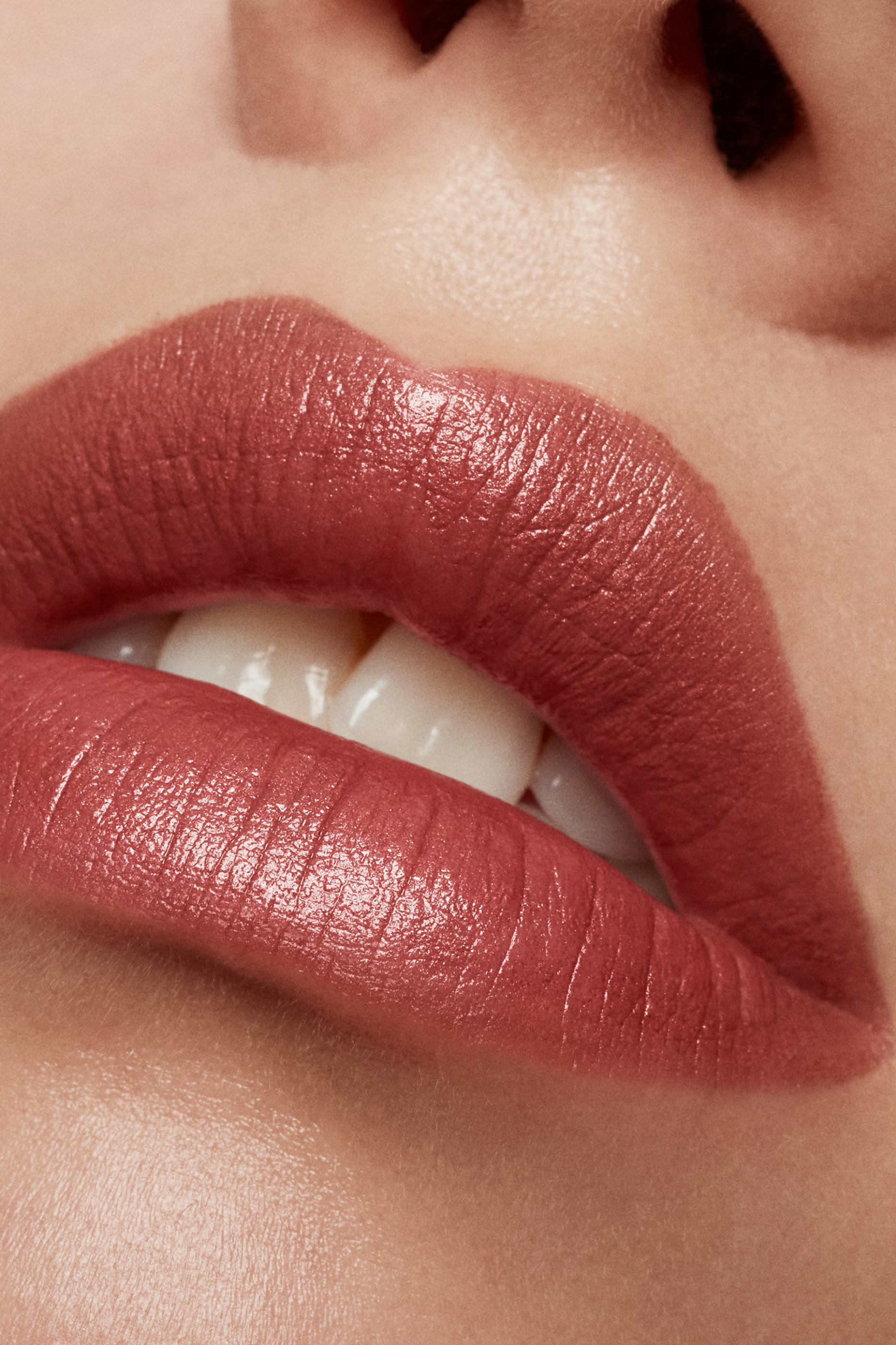 أحمر شفاه لامع