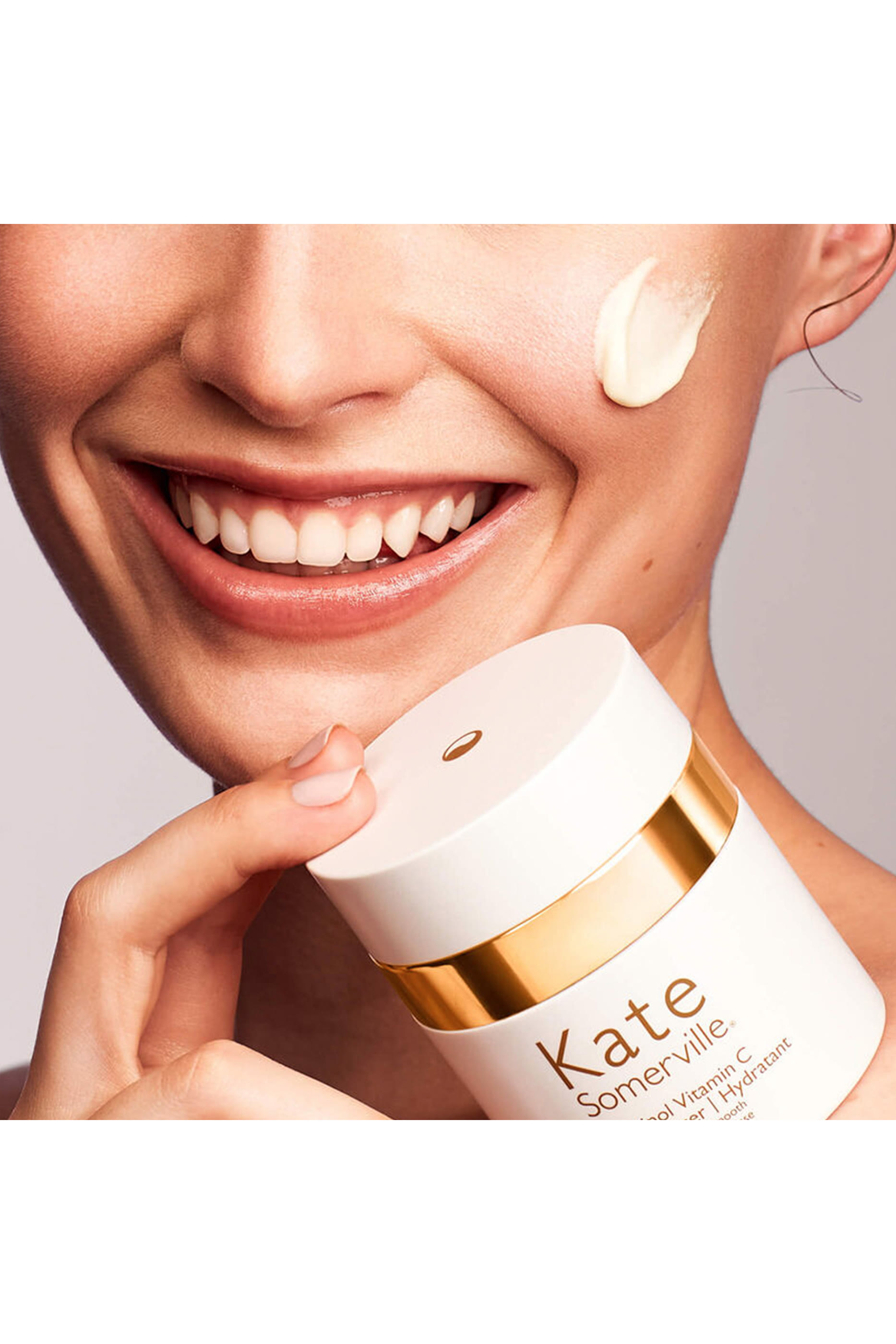 مرطب بالريتينول وفيتامين ج