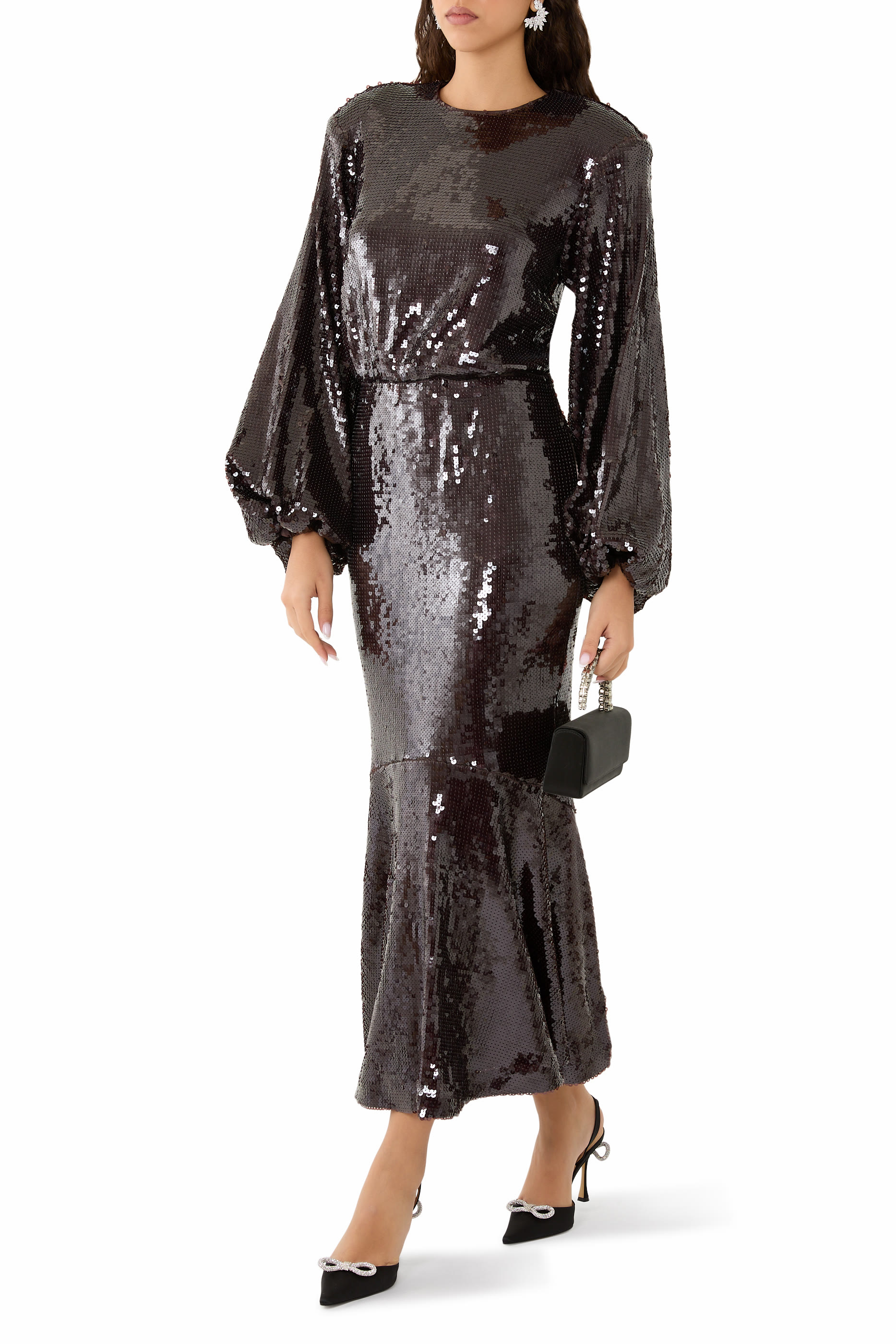 فستان طويل مزين بترتر