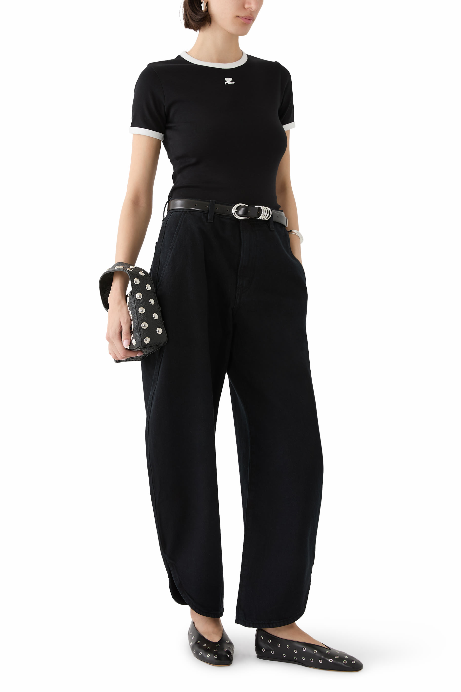 تيشيرت بشعار الماركة بلون متباين