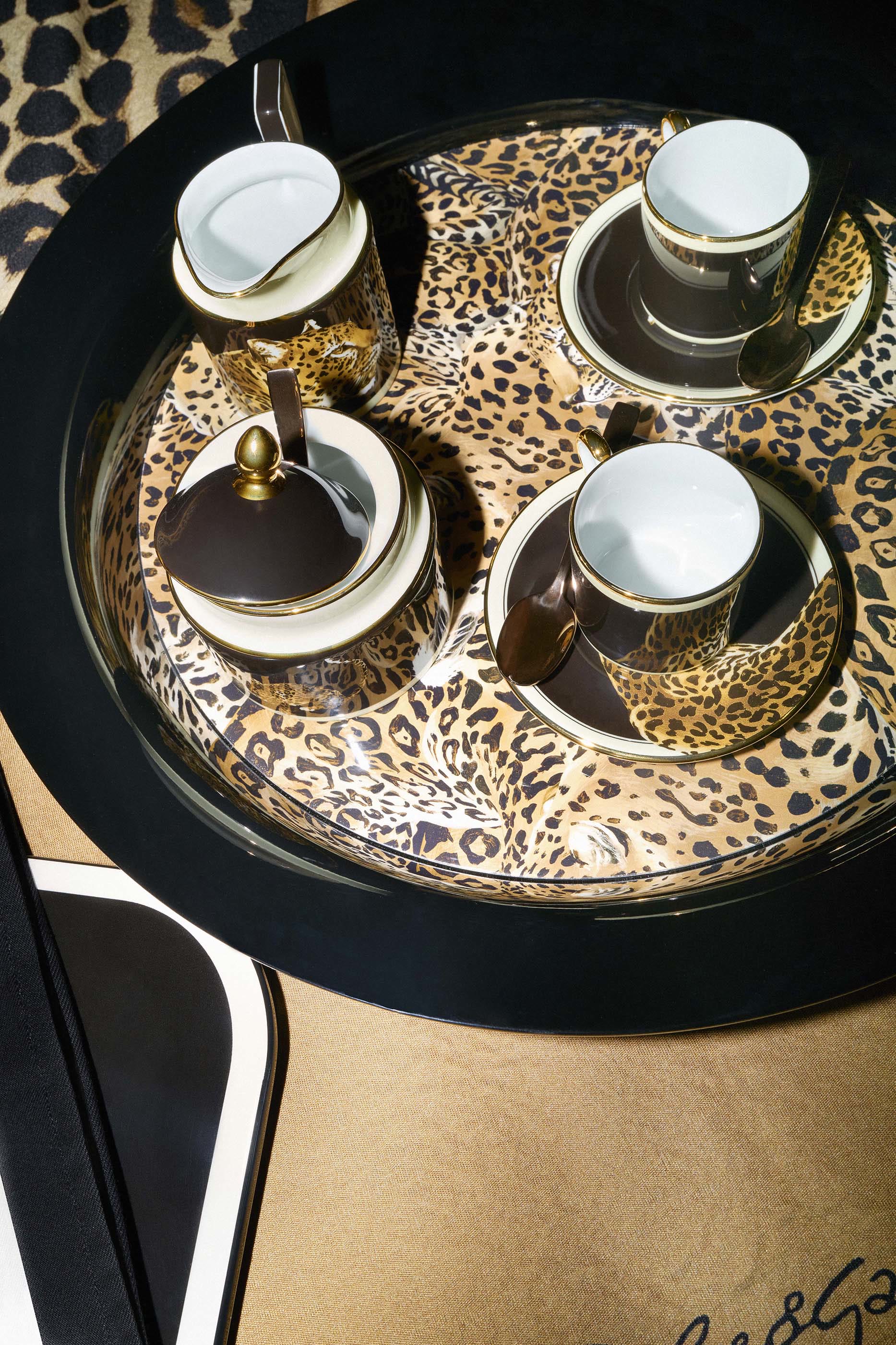 طبق وفنجان قهوة ليو نيرو