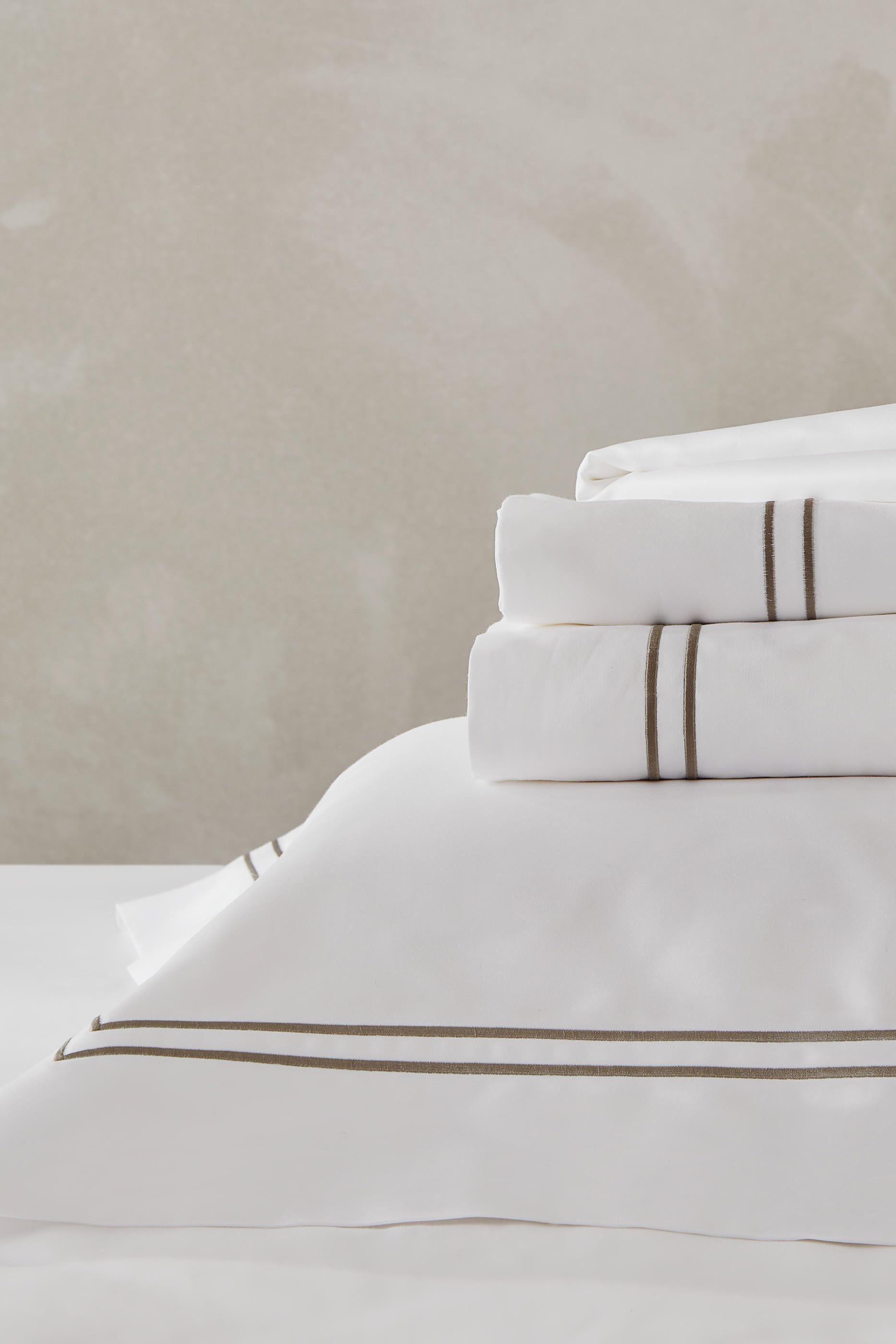 غطاء لحاف سيمونز مزين بصفي خيط